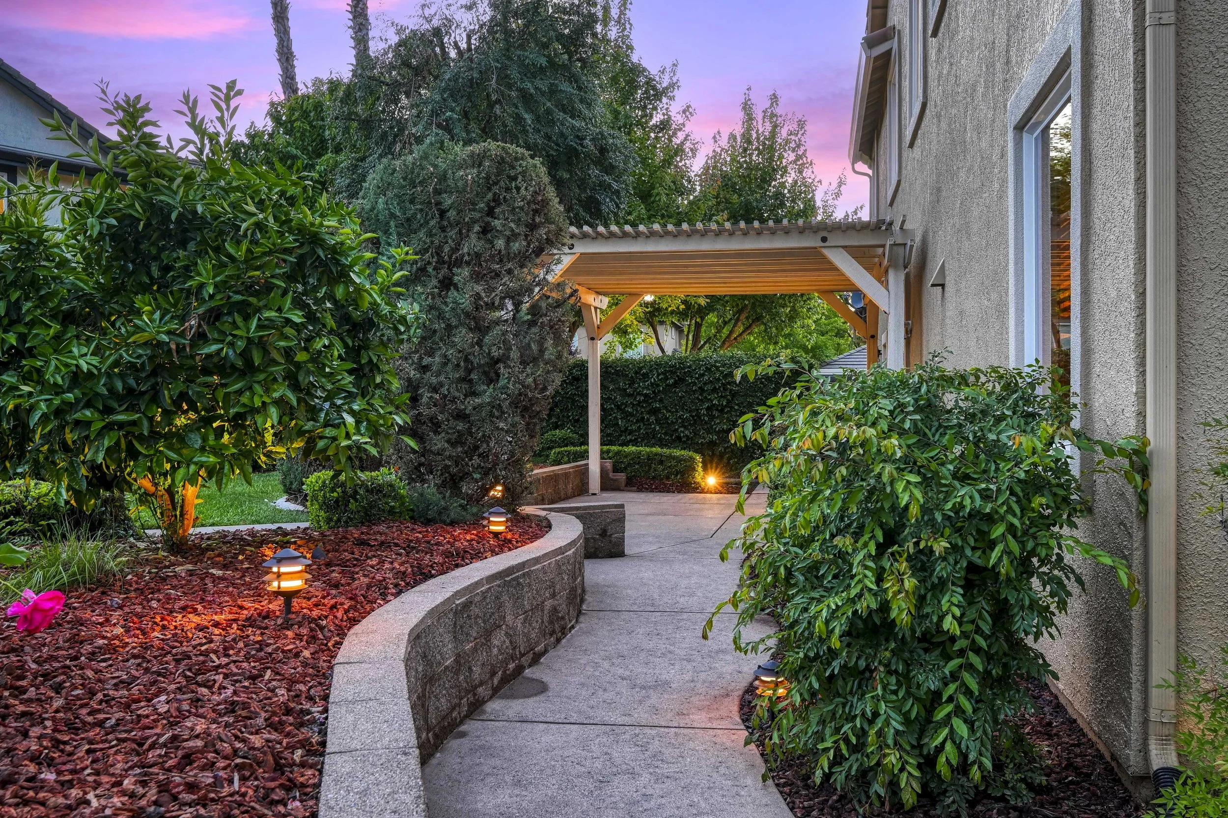 2228 Belvedere Cir - Twilight 19.jpg