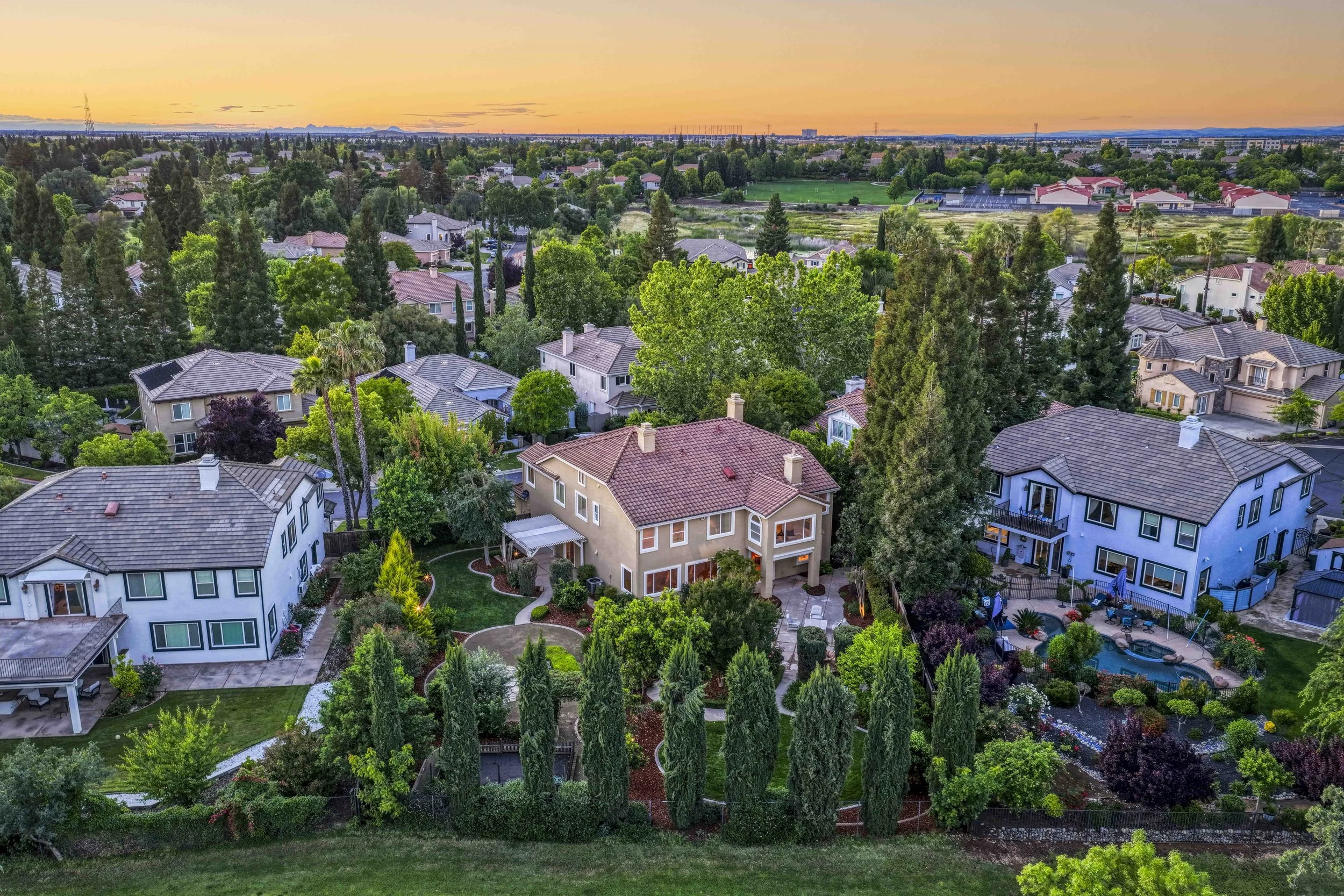 2228 Belvedere Cir - Twilight 5.jpg