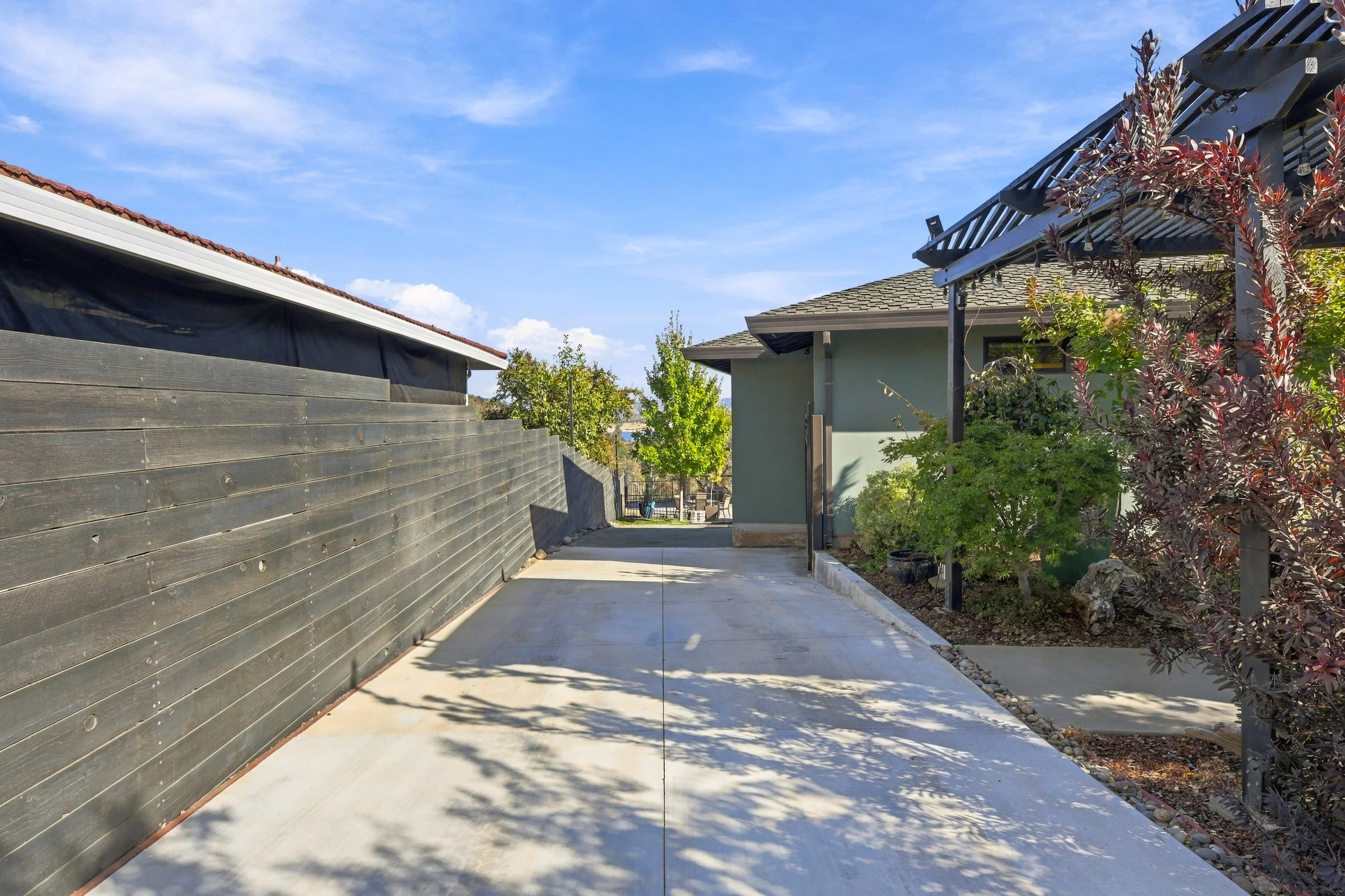 7882 Lakeshore Dr 7.jpg