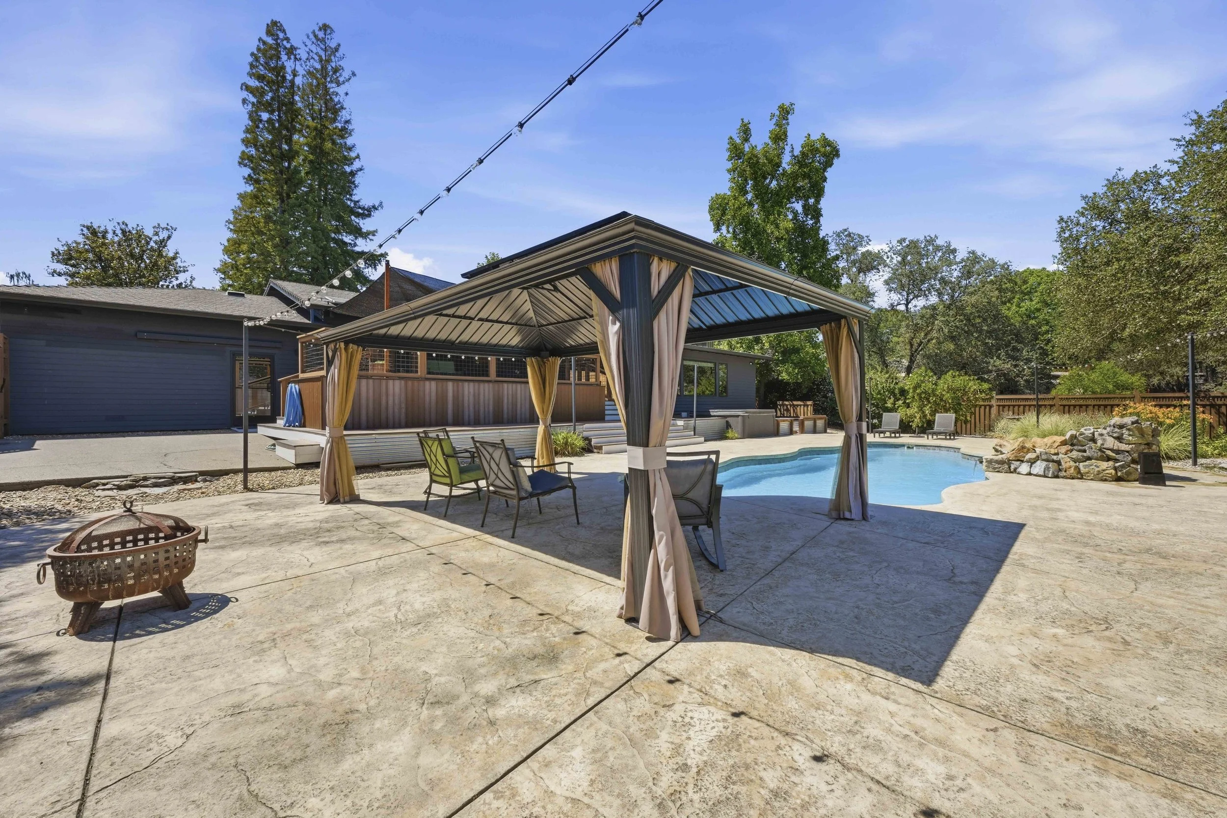 4440 Lawrence Dr _70.jpg