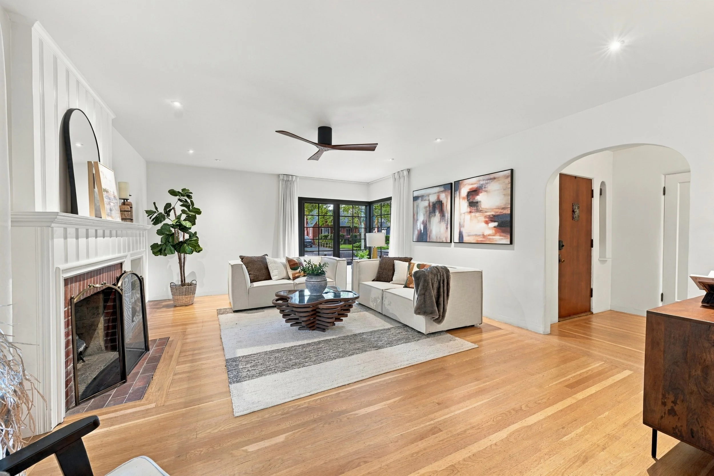 2743 Land Park Dr 17.jpg