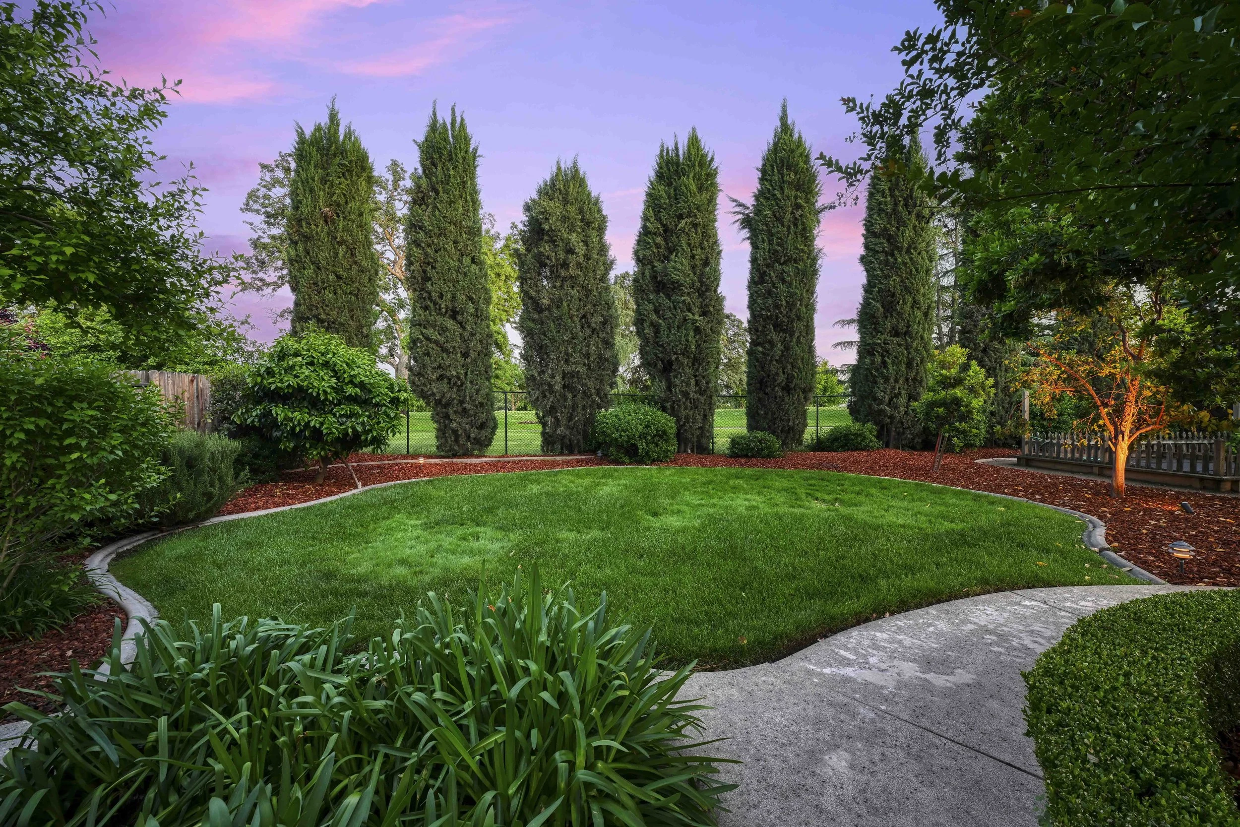 2228 Belvedere Cir - Twilight 17.jpg