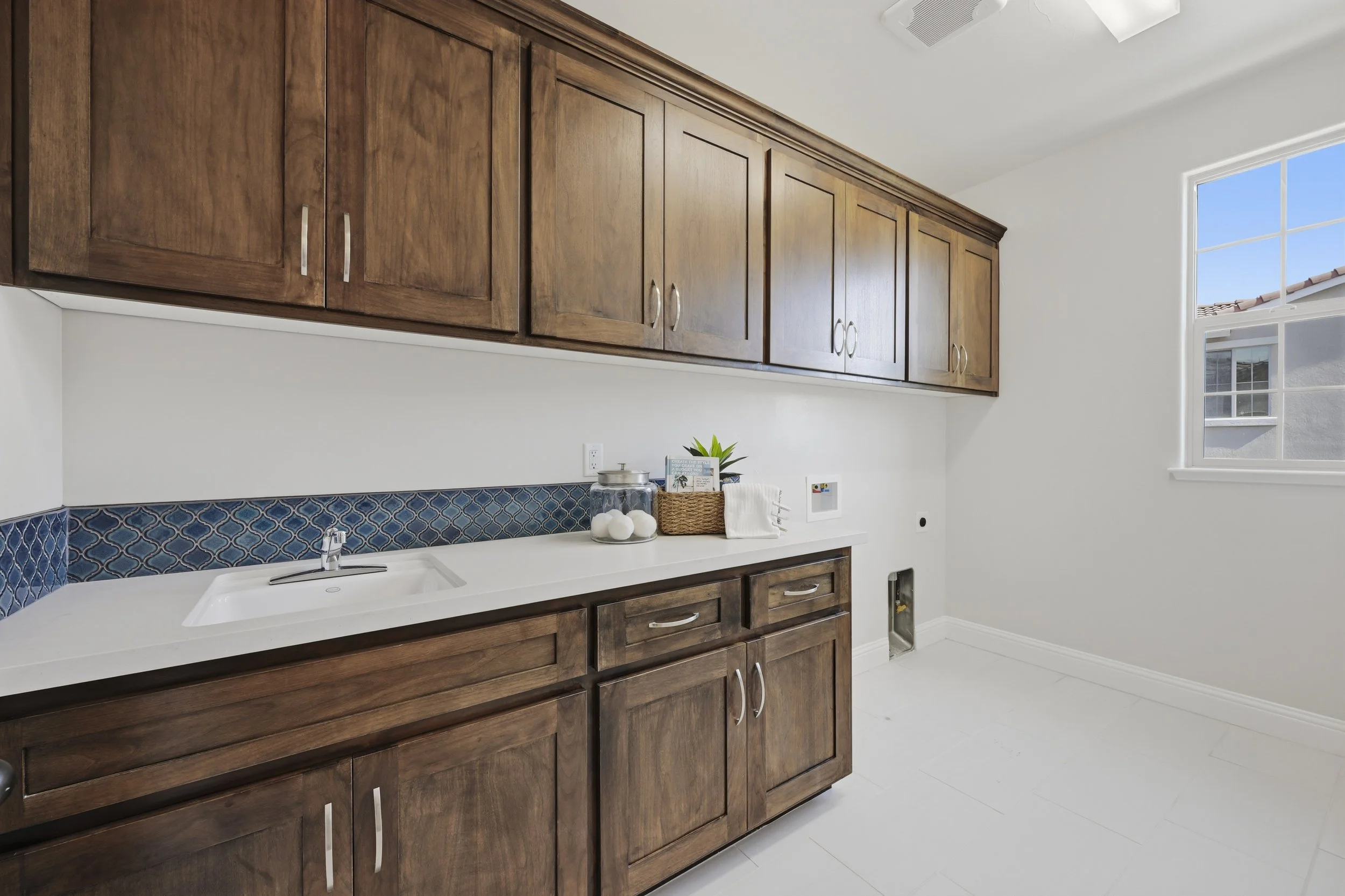 2714 Hidden Trail Loop 100.jpg