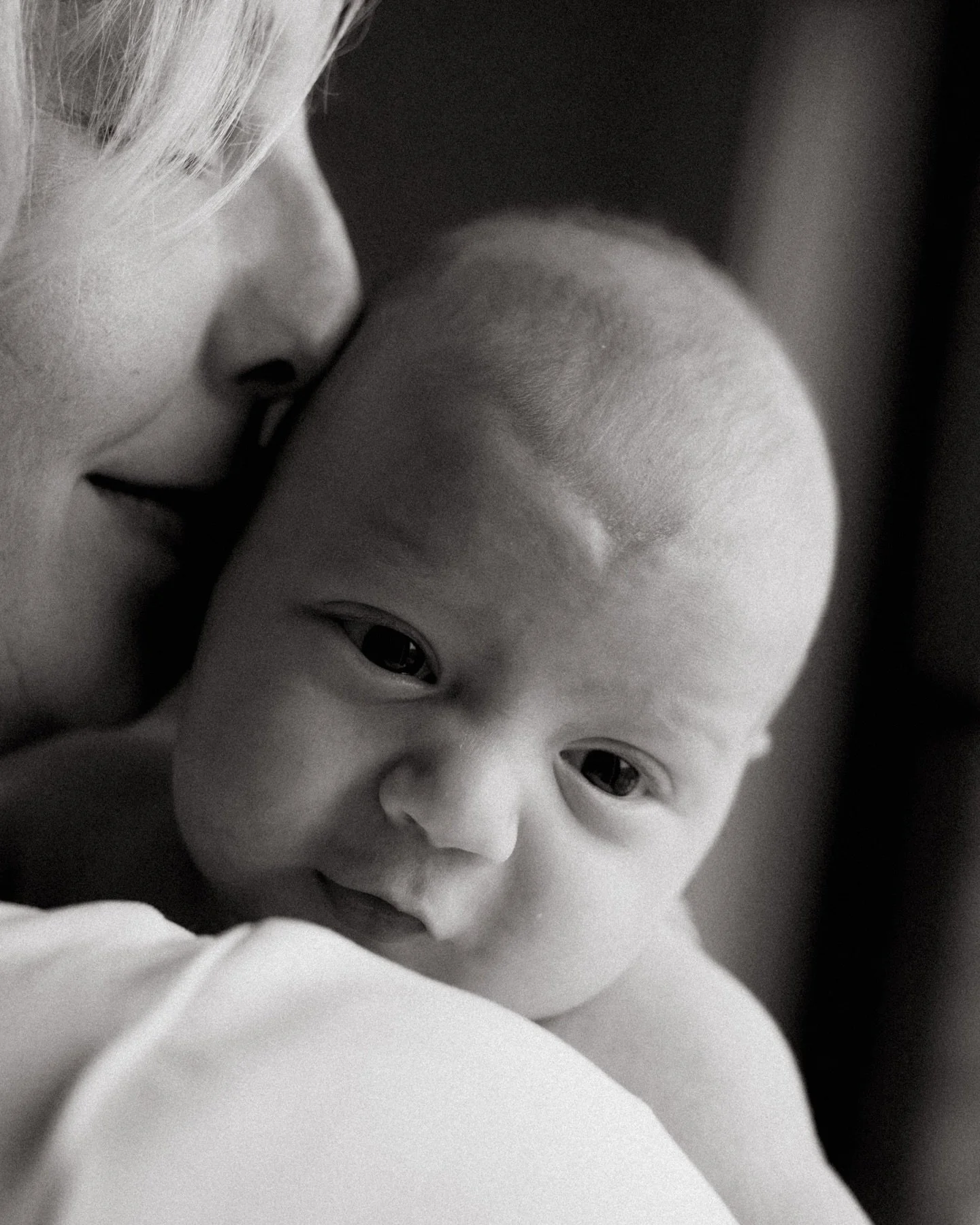 Newborn sessions aren&rsquo;t about perfect moments, they&rsquo;re about remembering what this stage felt like for your whole family. These photos are for the future as much as they&rsquo;re for now 🤍

 
&mdash;

storytelling photographer, motherhoo