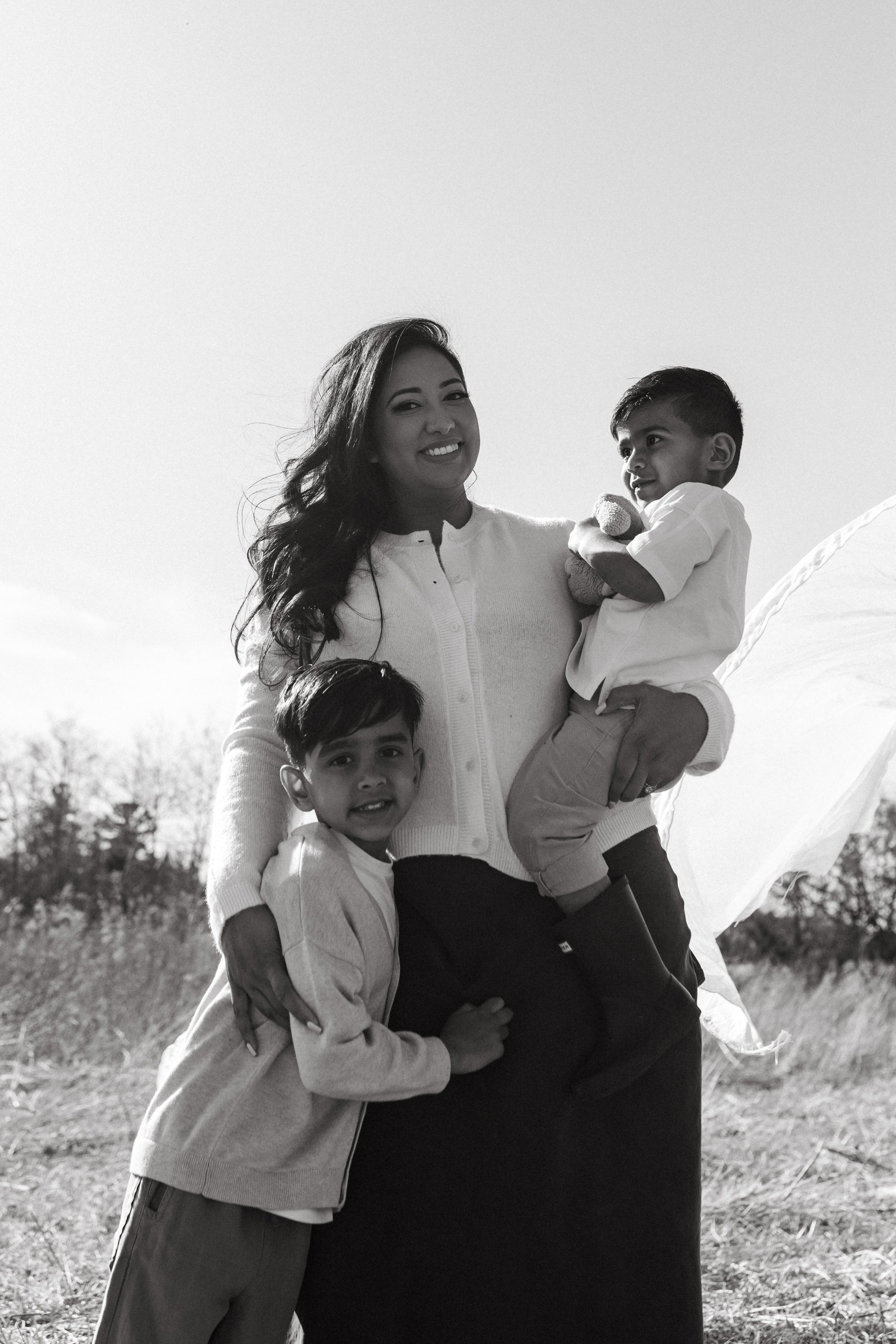 MothersDayMinis_042625_Anitha_Family-4557.jpg