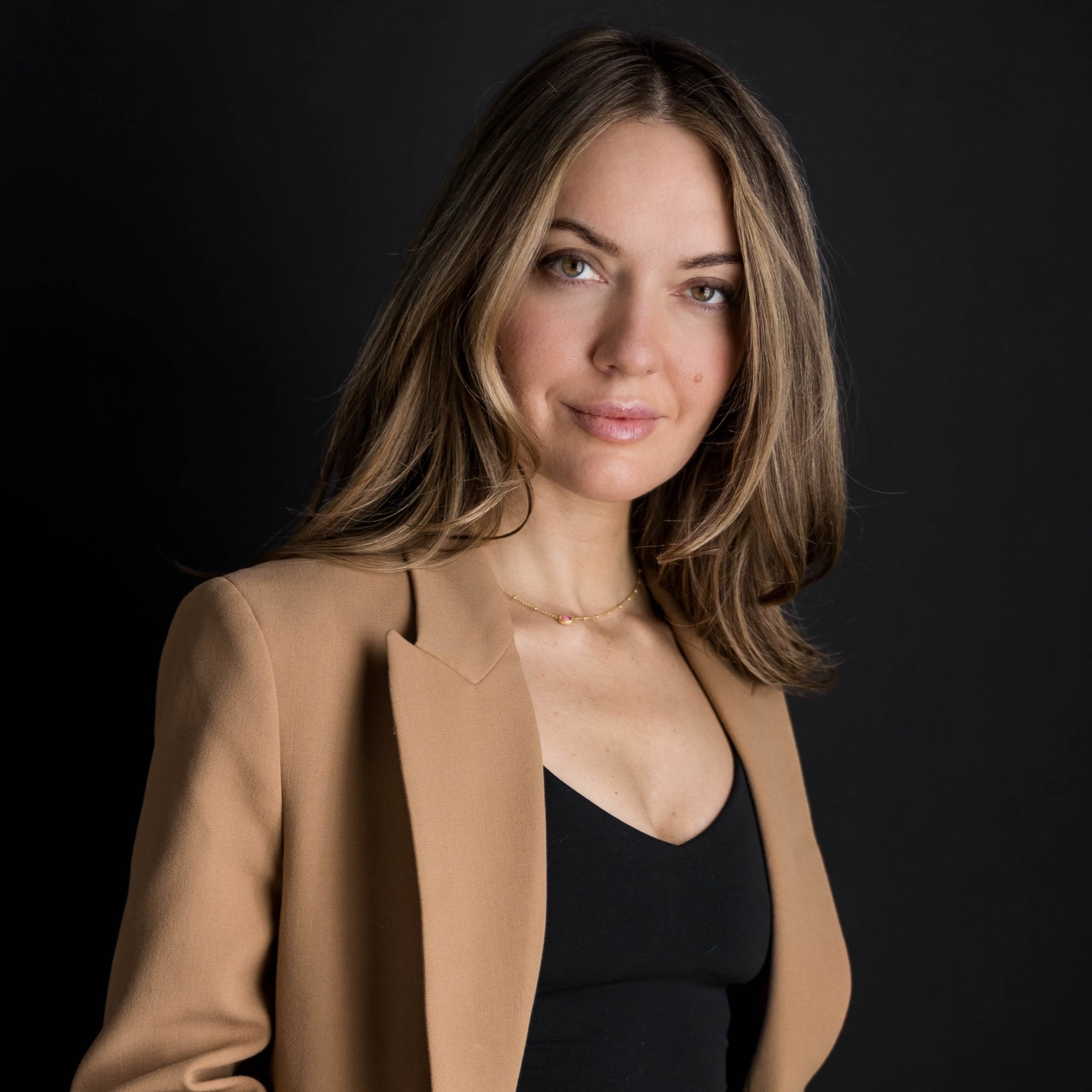 An effortless portrait. What some call a headshot, House of 301 calls a face card. It&rsquo;s the image that stops the scroll. A strong face card belongs in every branding session, ready for your website, the article, the stage, the print.

[branding