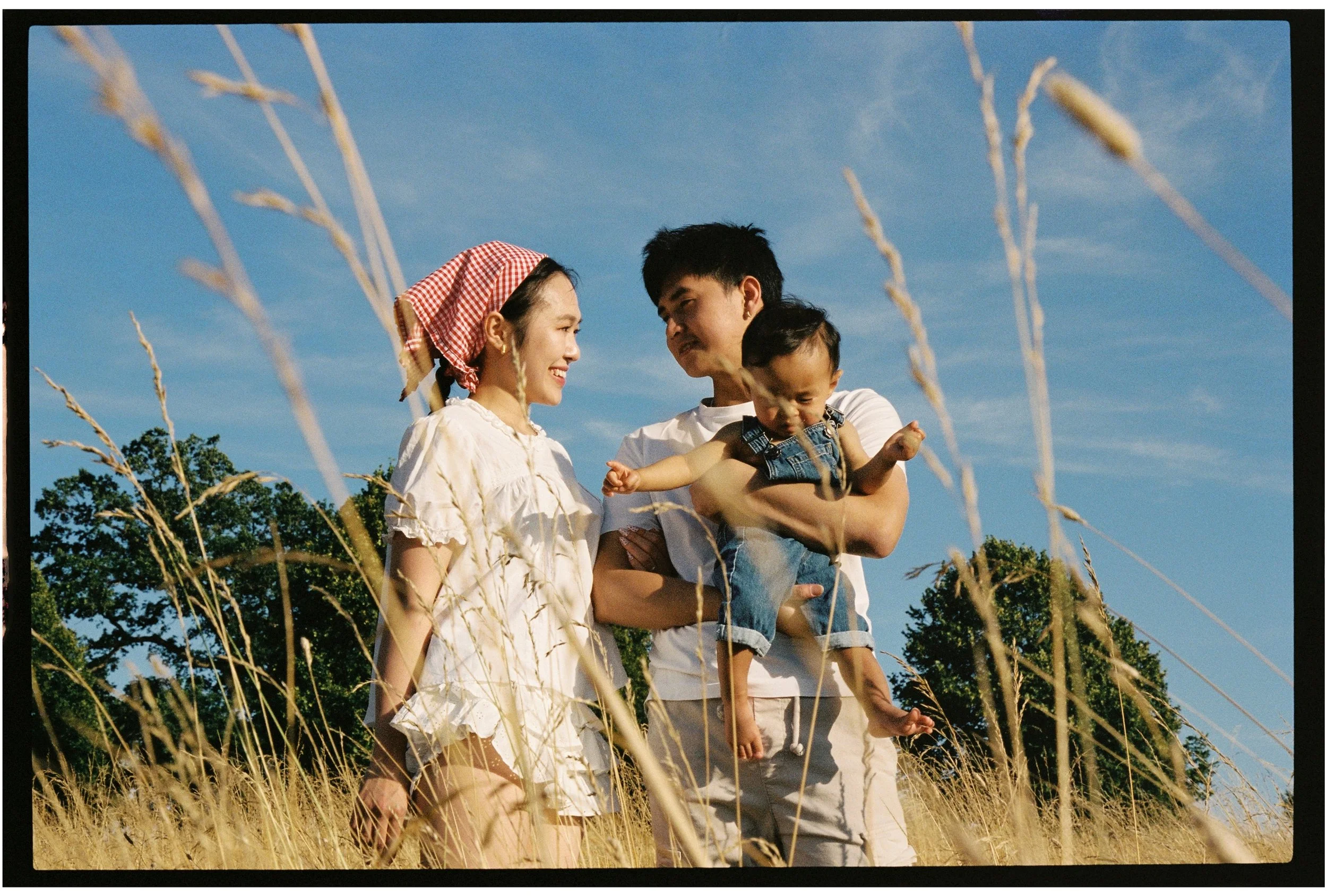 💛🩵🤍❤️🩶
Tina, Tuấn &amp; Trứng 🥚

#canoneos1v 
#filmphotography