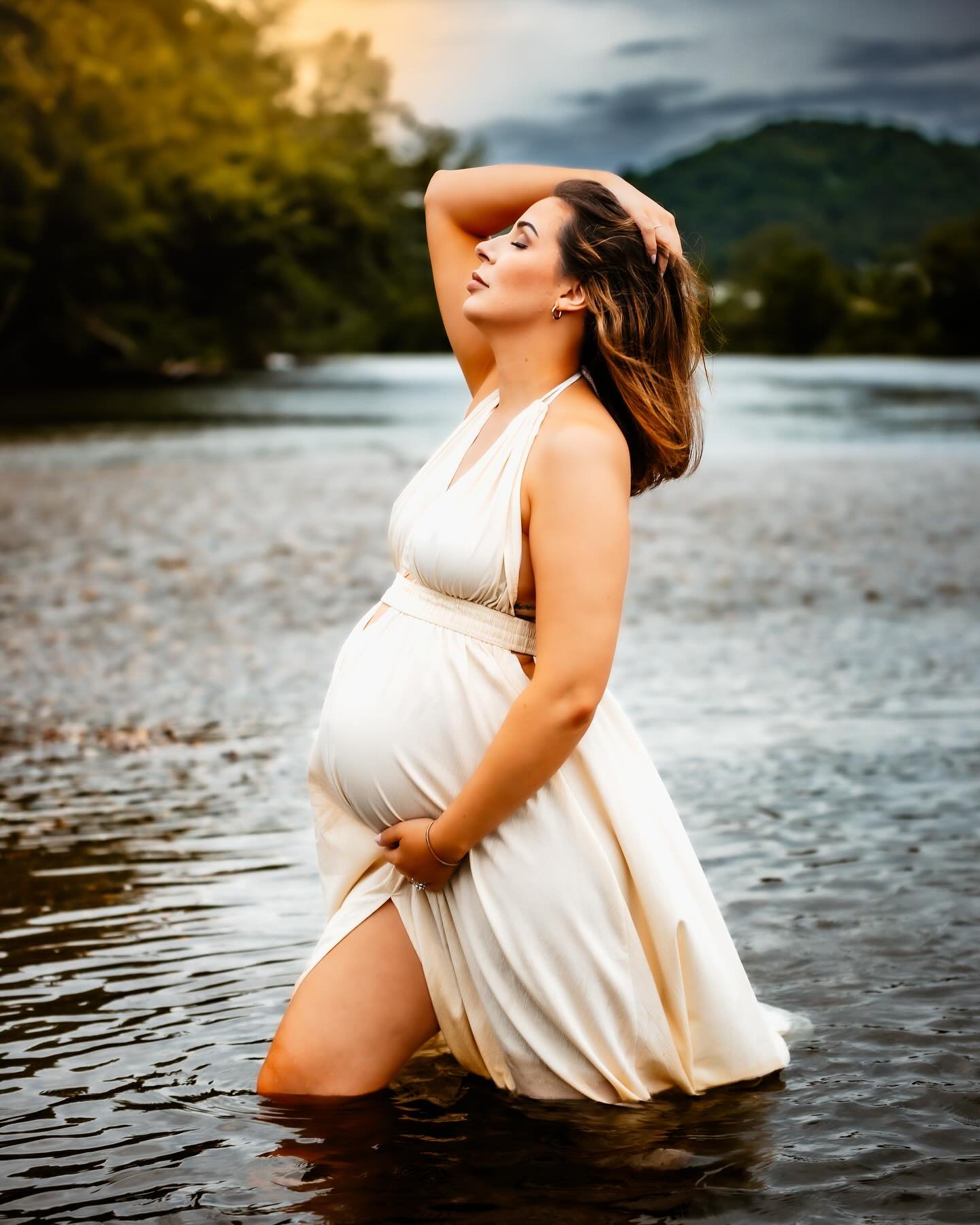 Warmer weather is here which means many sessions down at my favorite spot&hellip; down by the river this summer!

✨New &amp; Returning clients get $50 off either package for a limited time only for my remaining summer dates!!✨

https://www.bridgettmo