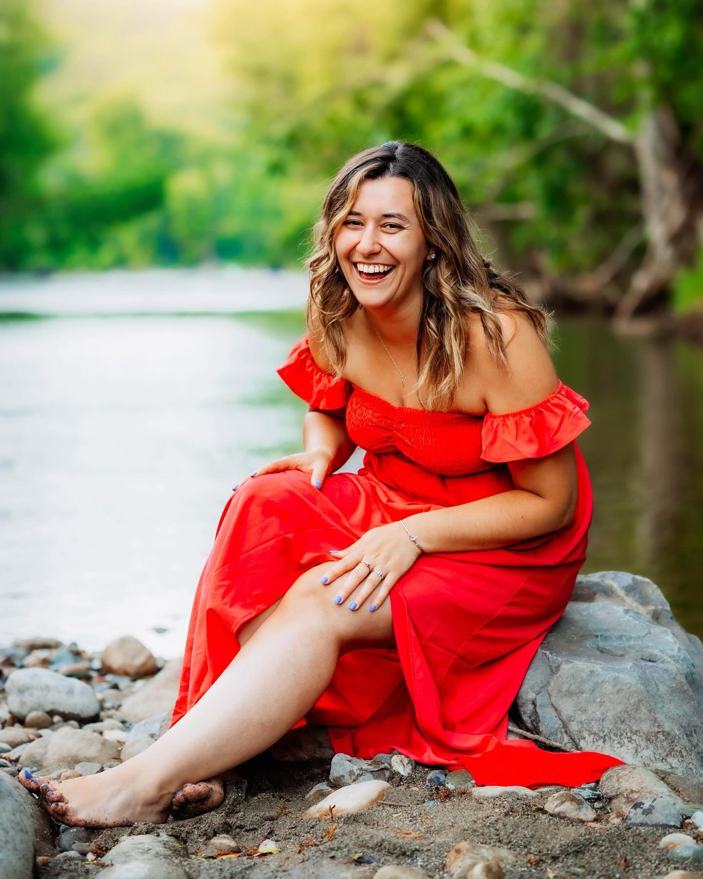 Pretty Danielle💜

River sessions are going to be in full swing, with a River Keepsake being announced soon. 

It&rsquo;s my favorite time of year &amp; these are my favorite kind of sessions. They&rsquo;re laid back, fun, and we just hangout in the 