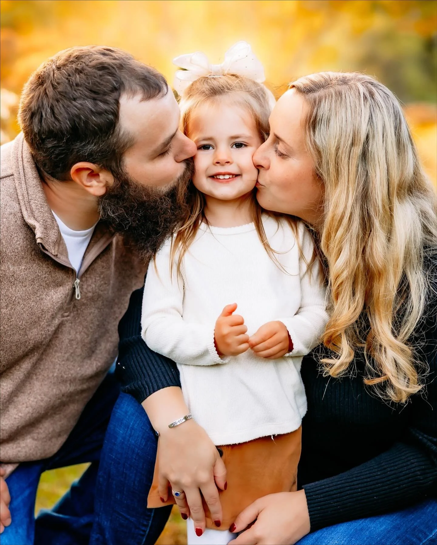 I haven&rsquo;t had an extended family photo sesh in a hot minute but I love capturing them. It was a beautiful evening to get some shots of this nice family! 

#vermont #vermontphotographer #vermontphotography #familyphoto #familyphotography