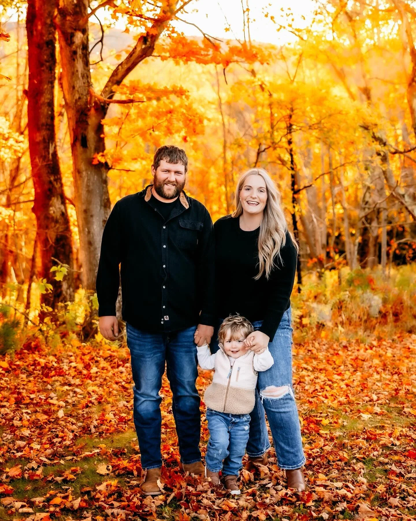 I always love working with this fam! It’s been a pleasure watching this family grow from Taylor’s maternity session to their littles newborn session and to now doing family sessions.
#vermont #vermontphotographer #vermontphotography #fam