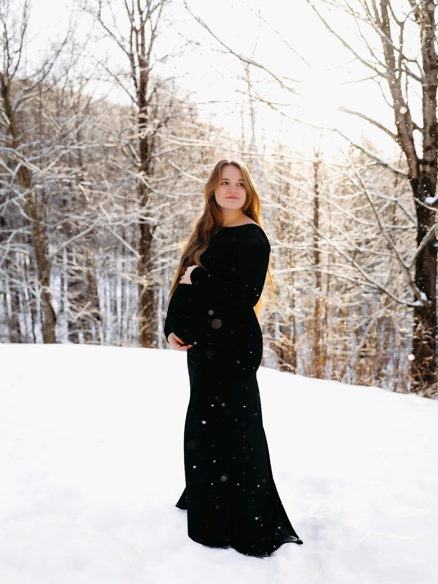 It was my turn to step in front of the camera and capture my rainbow baby bump💙❄️ 

With being on count down to meeting my fourth baby, I can&rsquo;t help but be grateful for what my body has allowed me to do, it is not something I take for granted!