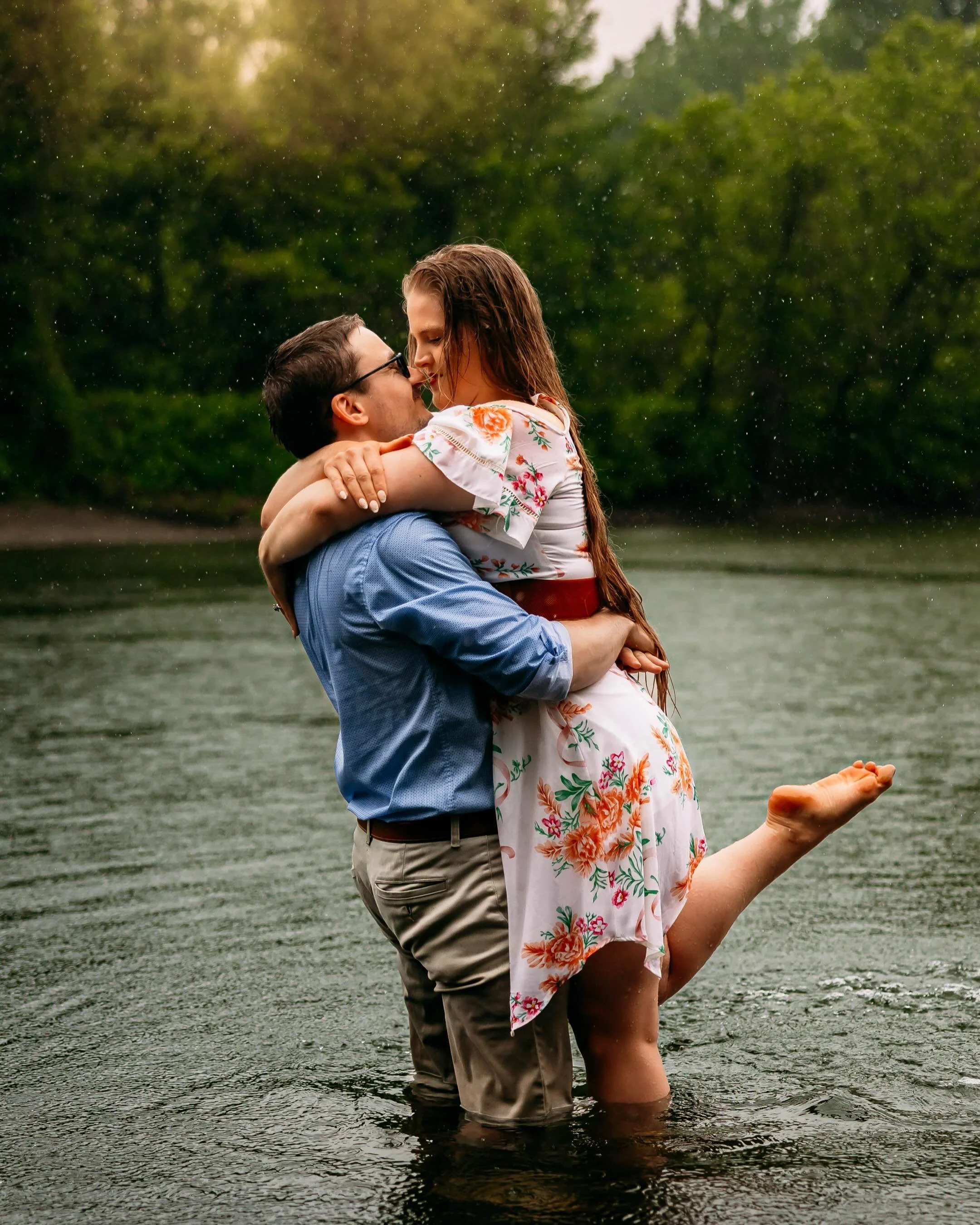 Never underestimate an early morning session in the rain🌧️✨💯

I had a blast with Molly &amp; Jake for their engagement session this morning.