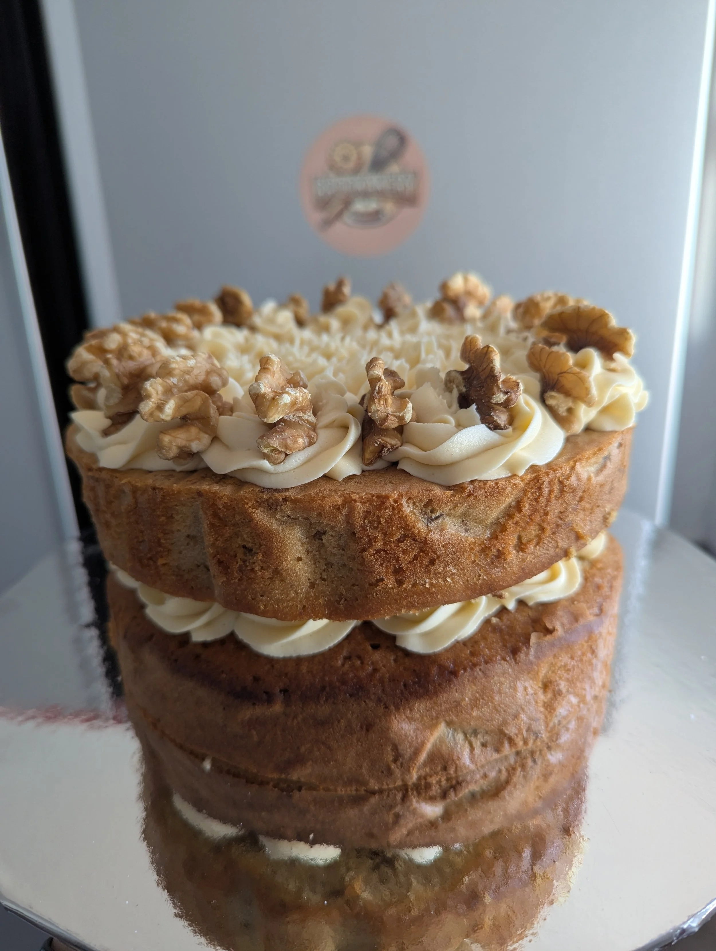 8" 2 Layer Round Cakes (Various Flavours)