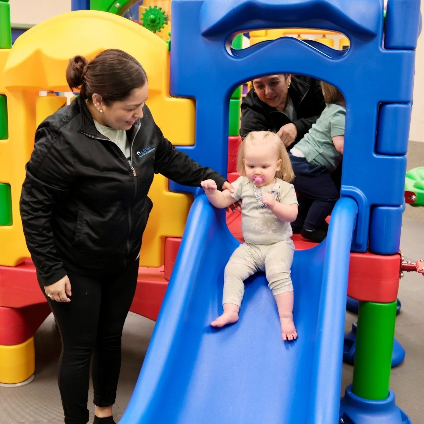 Our infant room is filled with love, care, and gentle learning moments. 

Our day looks a little different for each baby, as we follow their individual schedules&mdash;but it&rsquo;s always centered around nurturing and connection.

🍼 Feedings with 