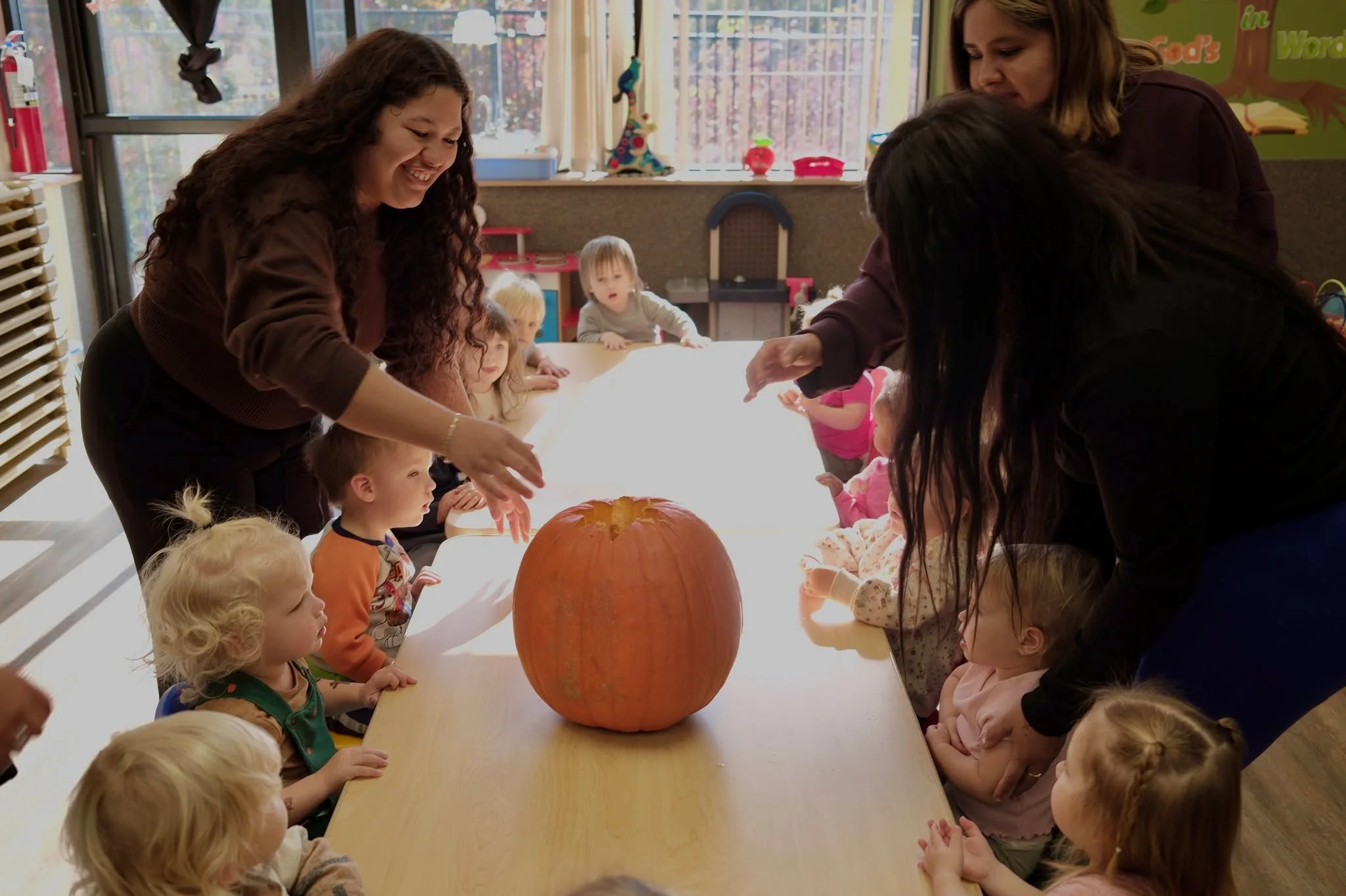 🎃 DIGGING INTO FALL! 🍂

Our students had so much fun getting their hands messy and exploring the inside of pumpkins! From scooping out seeds to feeling all the different textures, this hands-on activity was full of sensory fun, curiosity, and learn