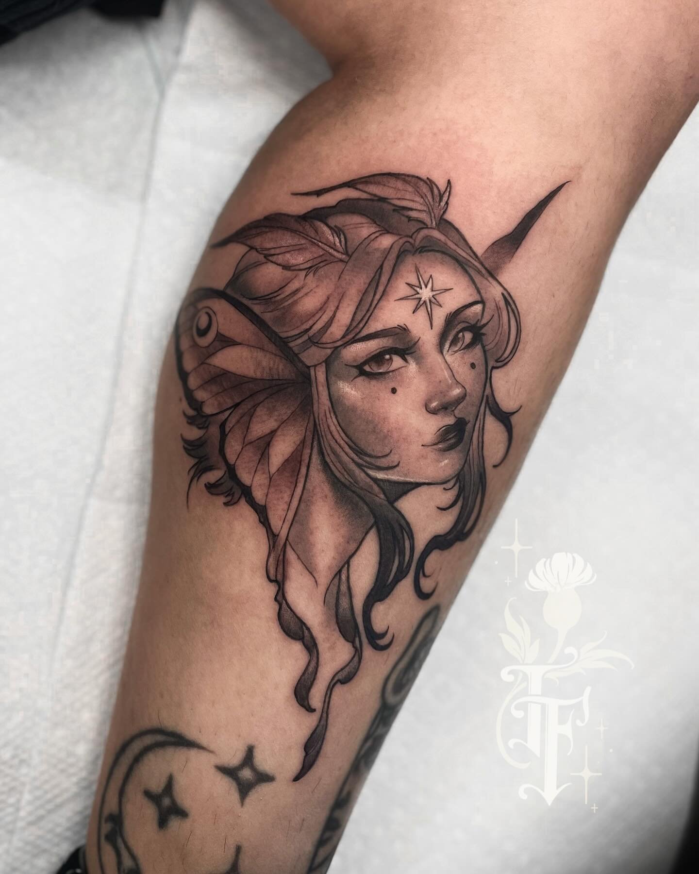 A Luna moth girl from my up for grabs designs for Jessica!✨&bull;
&bull;
&bull;
#ohioartist #ohiotattooartist  #witchytattoo #neotraditional #illustrativetattoo #neoromantic #neotraditionaltattoo #neoromantictattoo  #artnouveautattoo
#neonouveautatto