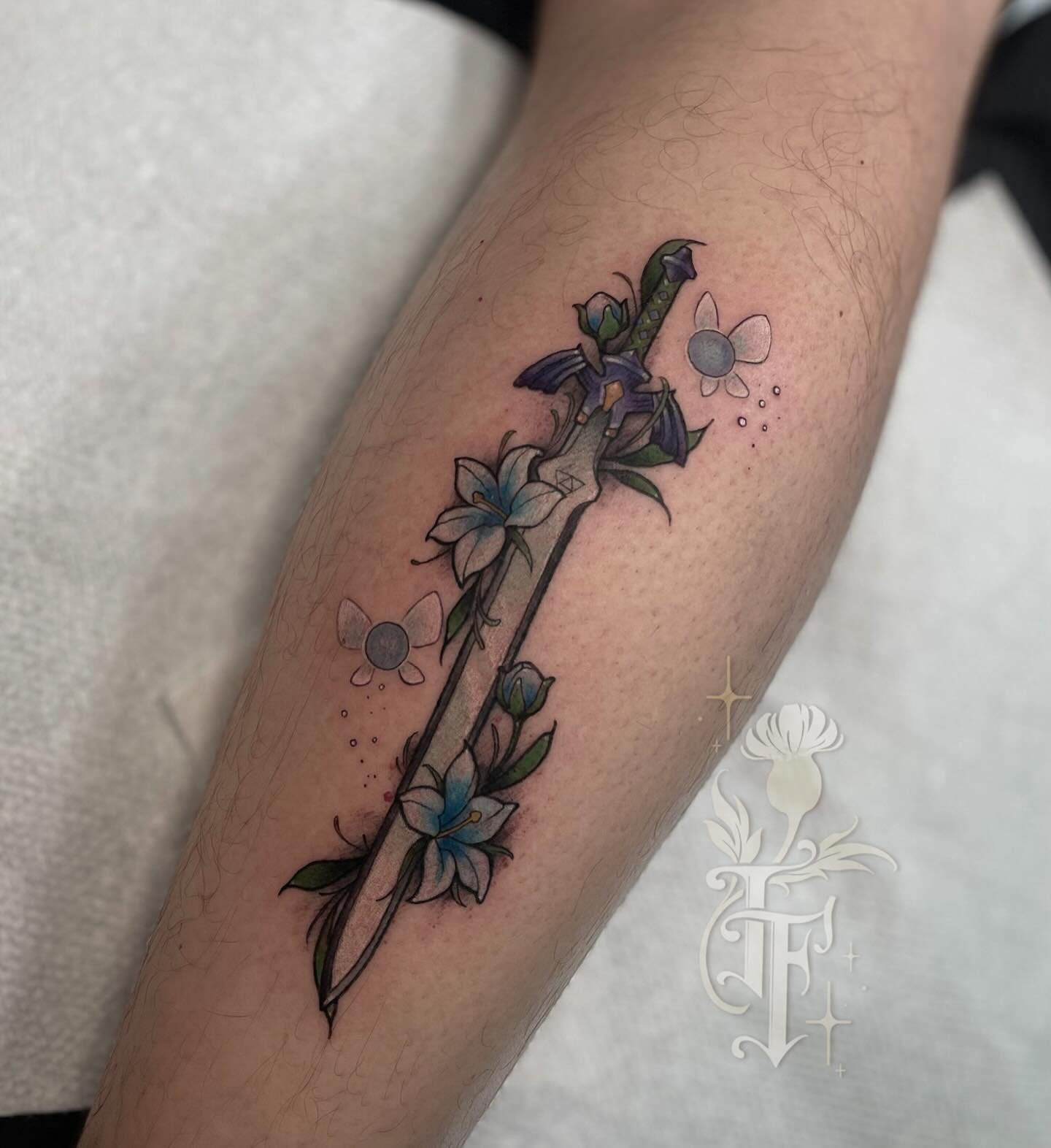 A little mastersword for Chase!✨🗡️
&bull;
&bull;
&bull;
#ohioartist #ohiotattooartist #neotraditional #illustrativetattoo #neoromantic #neotraditionaltattoo #neoromantictattoo  #artnouveautattoo
#neonouveautattoo #vulcanneedles #fusianink #industryi