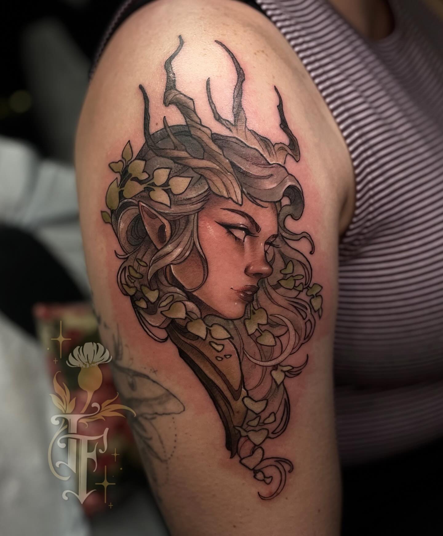 A weeping willow dryad for Hannah! This was one of my up for grabs designs that I was super excited about doing. Thank you for giving her a home! 
&bull;
&bull;
&bull;
#ohioartist #ohiotattooartist #neotraditional #illustrativetattoo #neoromantic #ne