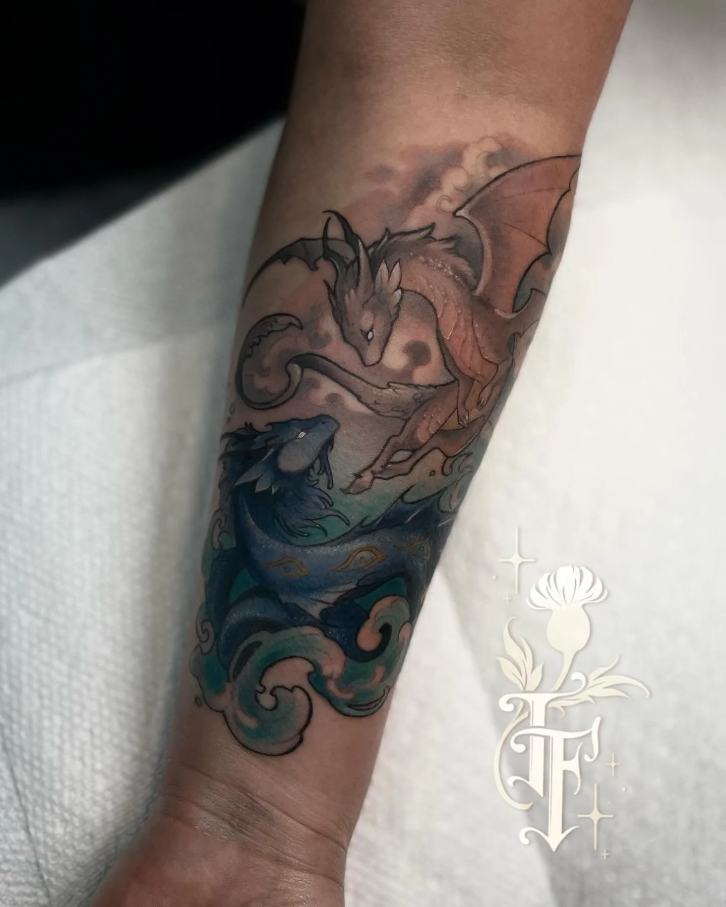 A Realm of the elderling design for Samantha! ✨ lines healed and color is fresh
&bull;
&bull;
&bull;
#ohioartist #ohiotattooartist #neotraditional #illustrativetattoo #neoromantic #neotraditionaltattoo #neoromantictattoo  #artnouveautattoo
#neonouvea