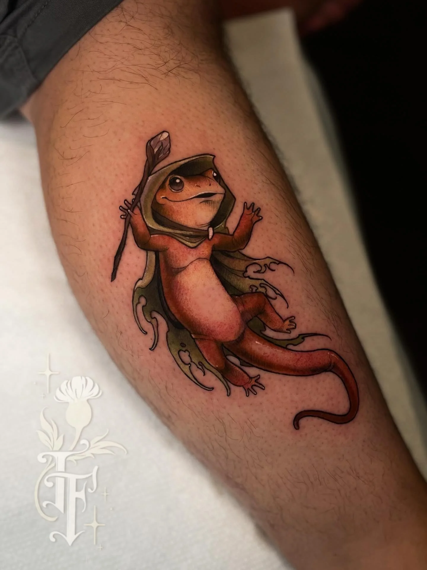 Sorcerer salamander! Or lizard wizard! One of my design done on Dara during my guest spot at @cauldron_tattoo thanks for lookin! Hope to be able to do more magical little guys in the future ✨ 
&bull;
&bull;
&bull;
#ohioartist #ohiotattooartist #neotr
