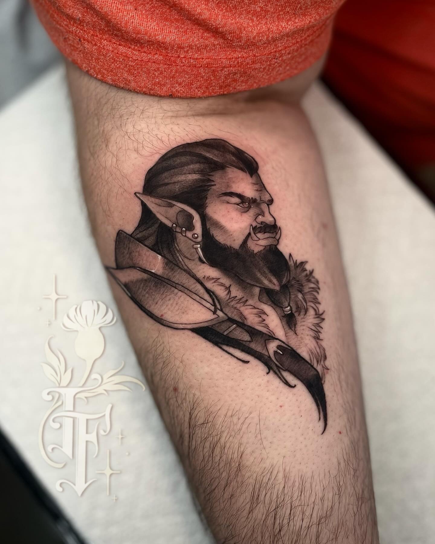 A bust of Cauy&rsquo;s half orc character Koorvakh! Please more dnd characters 🧡✨
&bull;
&bull;
#ohioartist #ohiotattooartist #neotraditional #illustrativetattoo #neoromantic #neotraditionaltattoo #neoromantictattoo  #artnouveautattoo #literarytatto