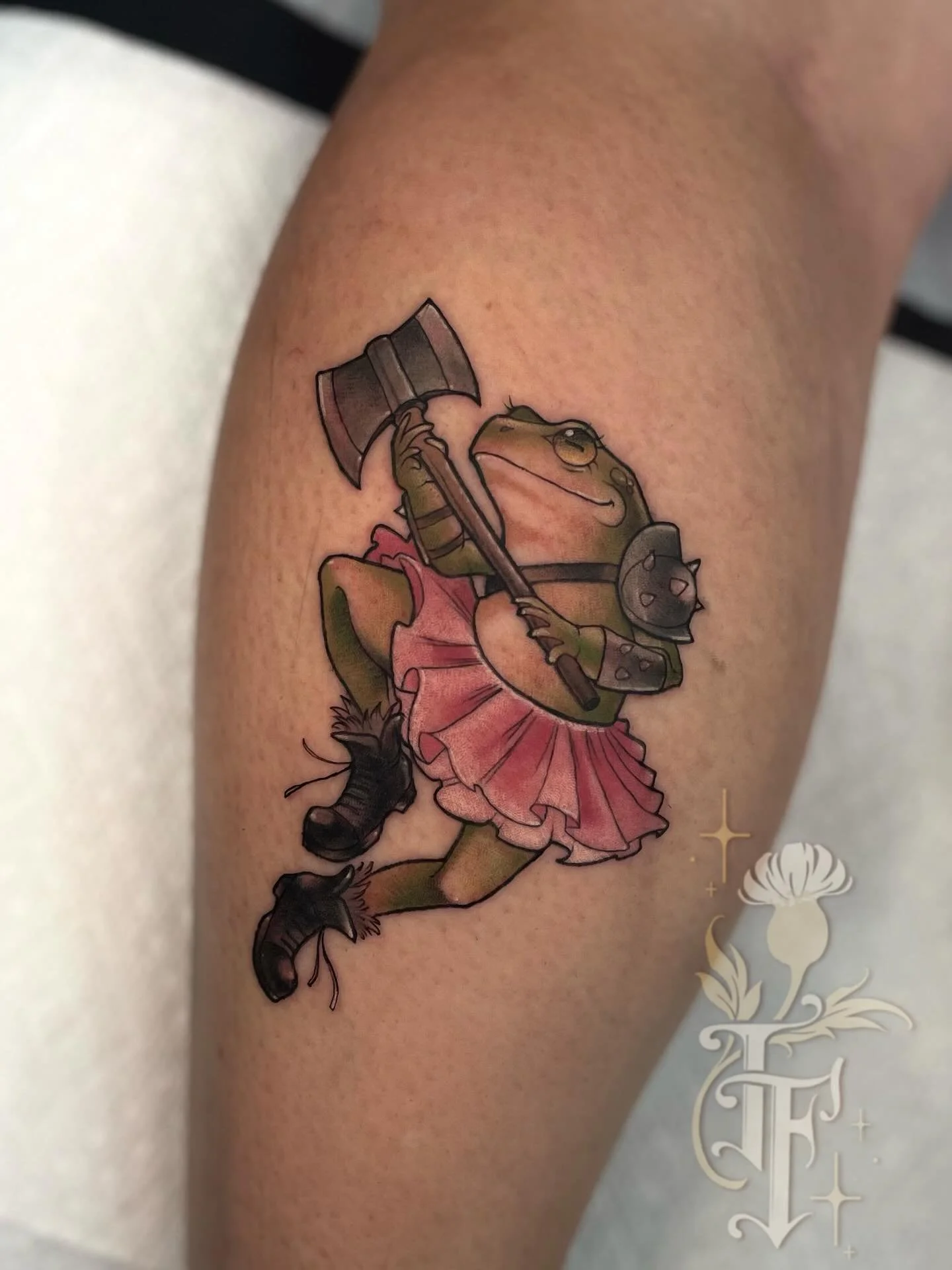 Barbarian frog! Created this design on Jessie and did it in full armor ✨ and she won 2 awards! I channeled princess from dungeons and drag queens into this design, thanks for looking! 
&bull;
&bull;
&bull;
#ohioartist #ohiotattooartist #neotraditiona