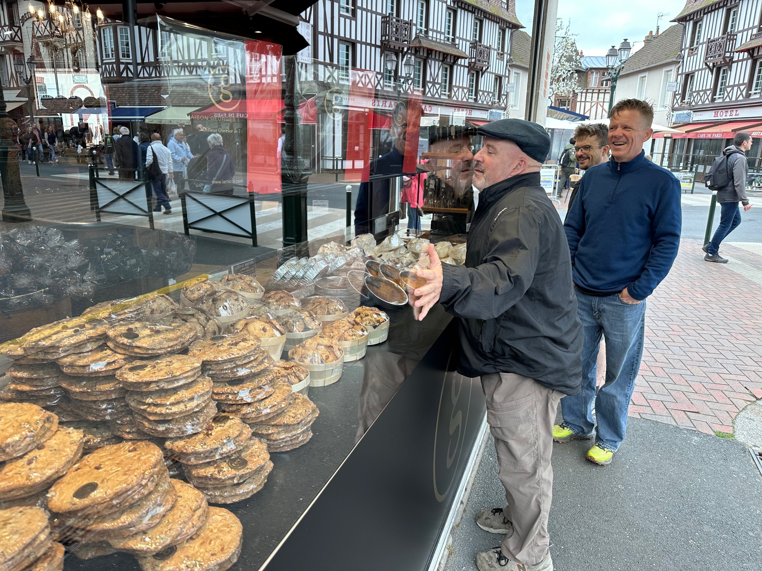 HHPB even pipers can't resist a Boulangerie_Cabourg 2024.jpeg