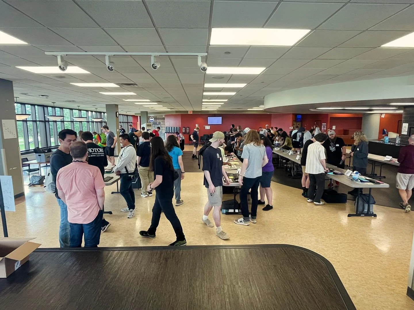 🎹 Click-clack, click-clack!
🚀 Free Geek had a blast at the Minnesota Mechanical Keyboard meetup this past weekend
⭐️ Thank you to our lovely volunteers who helped staff the event.
🙏 And thank you to the organizers, and see you next year!