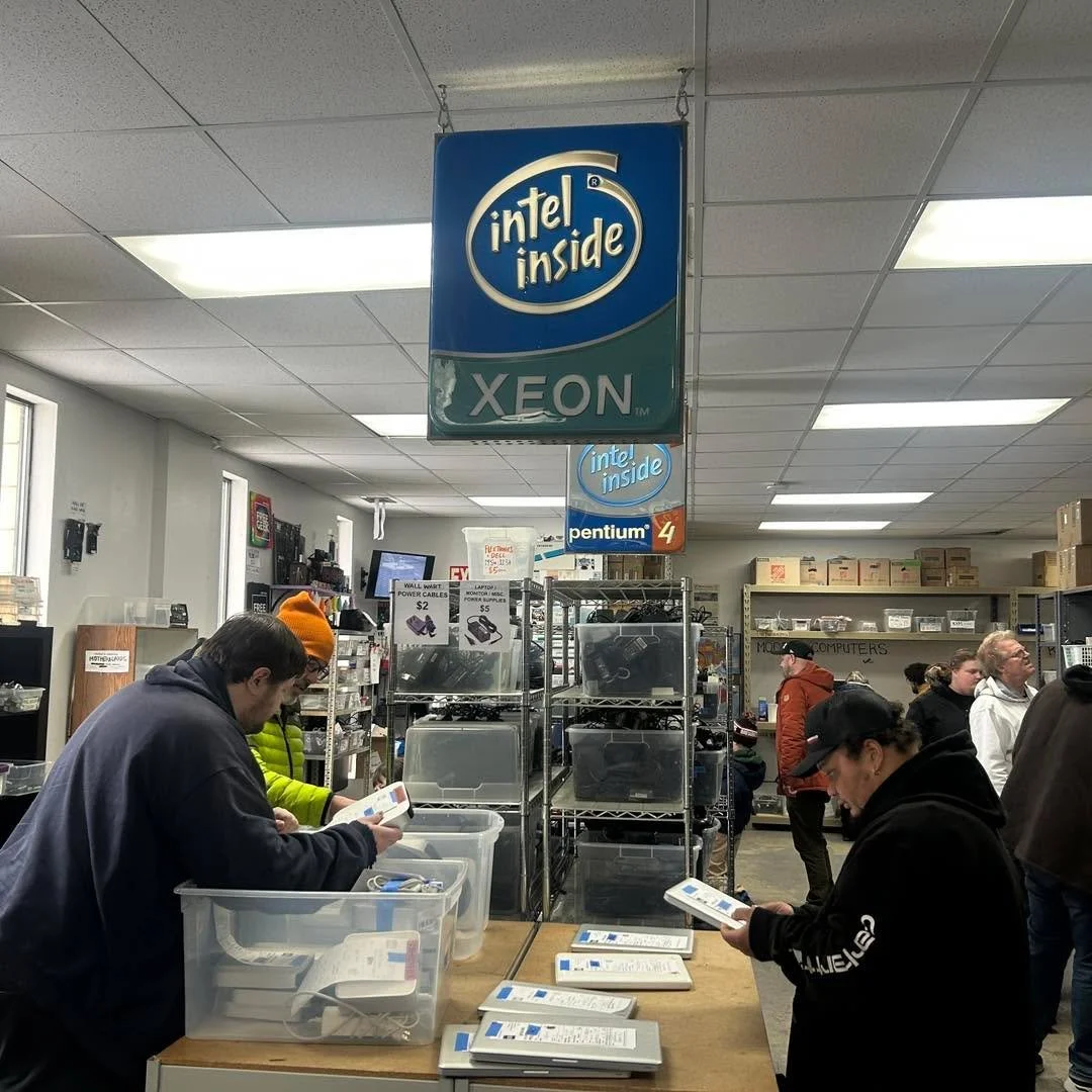 HAPPENING NOW: Apple Mac and Mac Mini flash sale! 🍏💻 Hurry while supplies last!