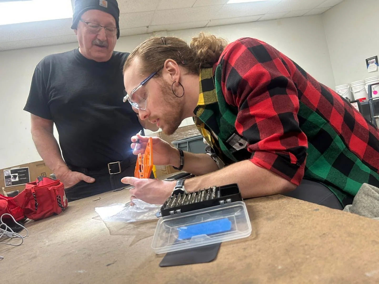 Join Free Geek Twin Cities for our weekly Fix-It Clinics where we come together to repair, troubleshoot technology and electronics in a collaborative and welcoming environment. Whether you are an experienced tech wizard or just want to learn how to f
