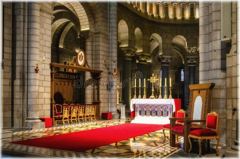 interior-monaco-cathedral-ville-grave-grace-kelly-244615240.jpg.webp