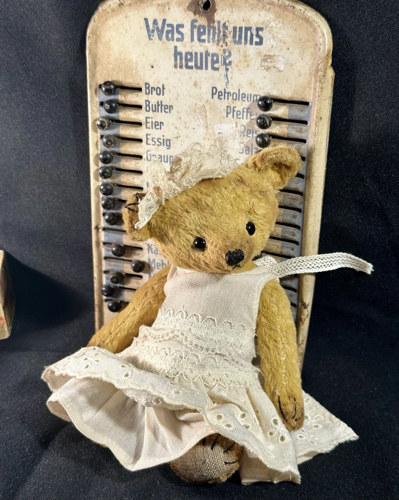 ADOPTIERT - Emma – ca. 16 cm groß, aus Viskose, 5-fach gegliedert. Adoptionsgebühr: 89 €