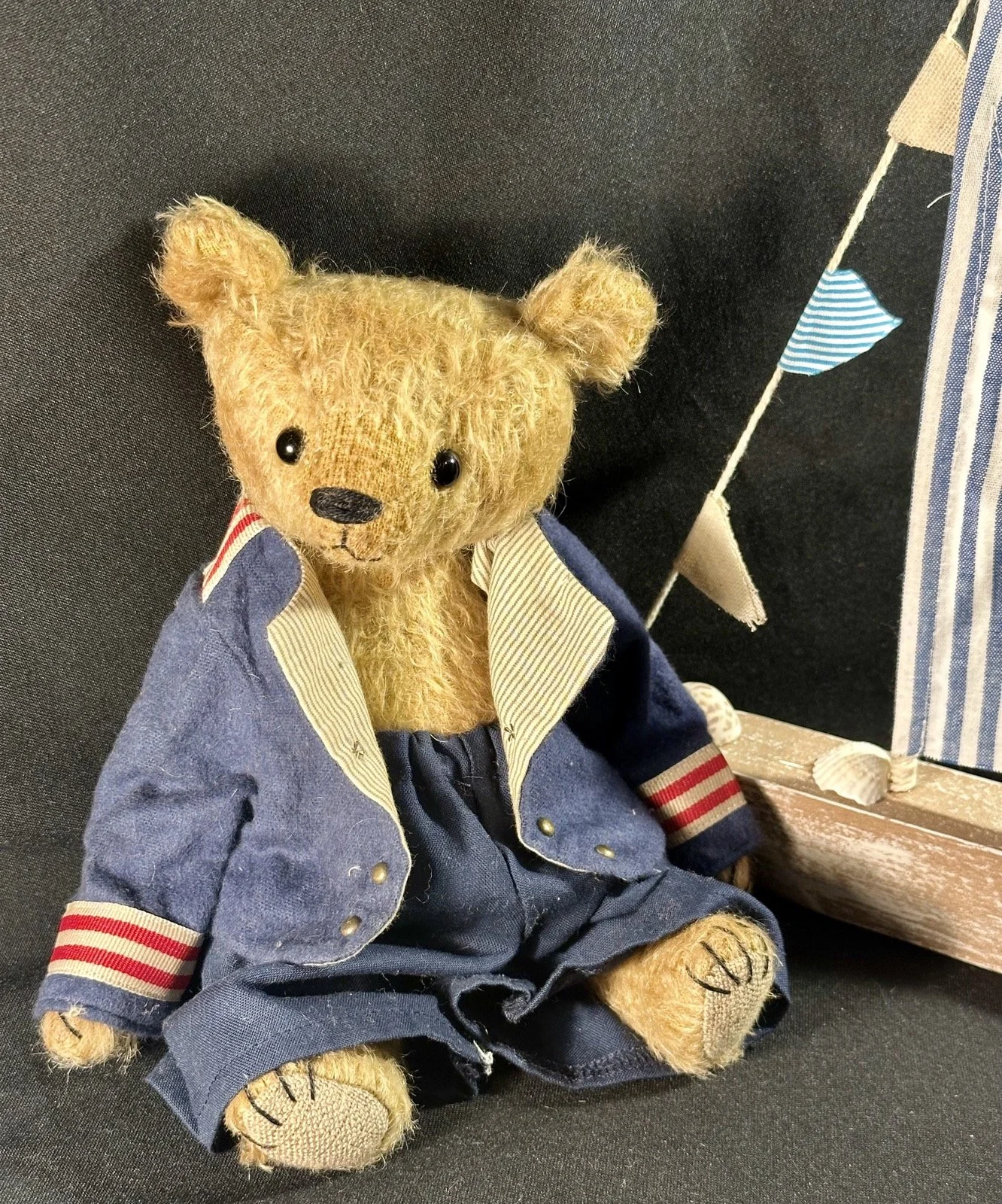 Captain Kalle – ca. 23 cm groß, aus Viskose, 5-fach gegliedert. Adoptionsgebühr: 110 €