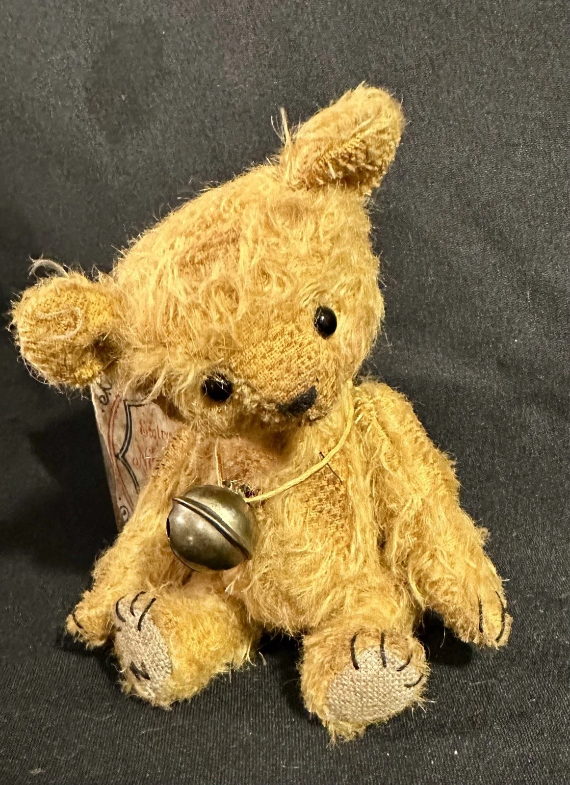 RESERVIERT - Poldi – ca. 14 cm groß, aus Mohair, 5-fach gegliedert. Adoptionsgebühr: 85 €