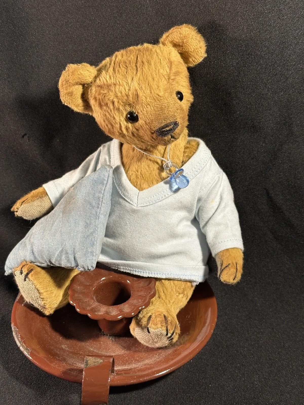 Nachti mit Kerzenhalter – ca. 21 cm groß, aus Viskose, 5-fach gegliedert. Adoptionsgebühr: 98 €