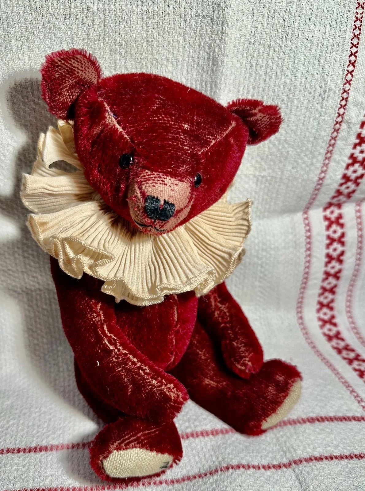 Horst – ca. 23 cm groß, aus einer alten Gründerzeitdecke gefertigt, 5-fach gegliedert. Adoptionsgebühr: 110 €