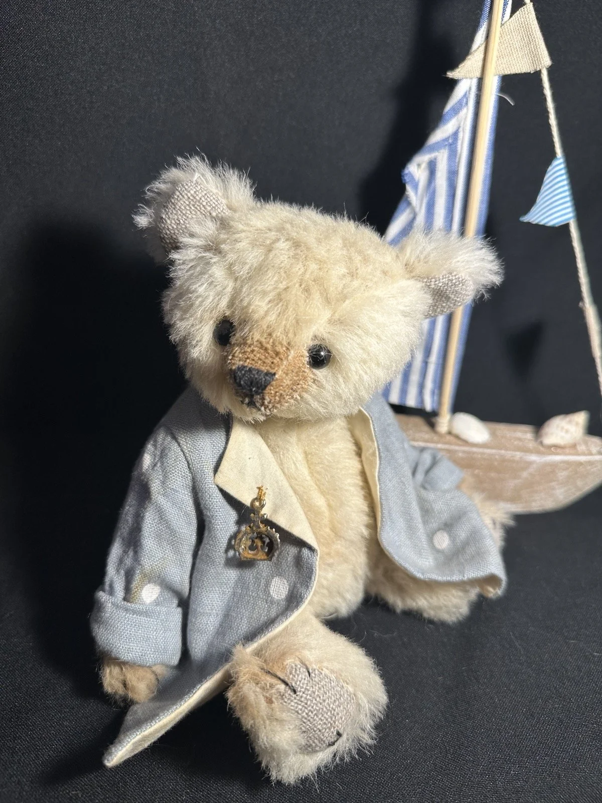 ADOPTIERT - Lars – ca. 22 cm groß, aus Mohair, 5-fach gegliedert. Adoptionsgebühr: 110 €