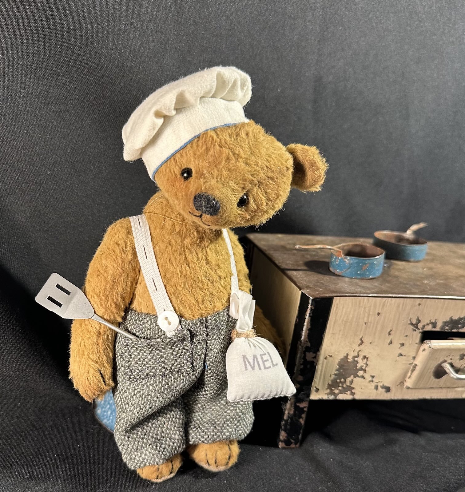 Kalle der Koch – ca. 19 cm groß, aus Viskose, 5‑fach gegliedert. Preis: 98 €