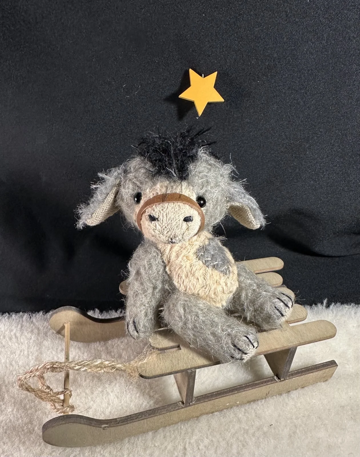 Mauli – ca. 13 cm groß, aus Viskose/Mohair, 5‑fach gegliedert. Preis: 85 €