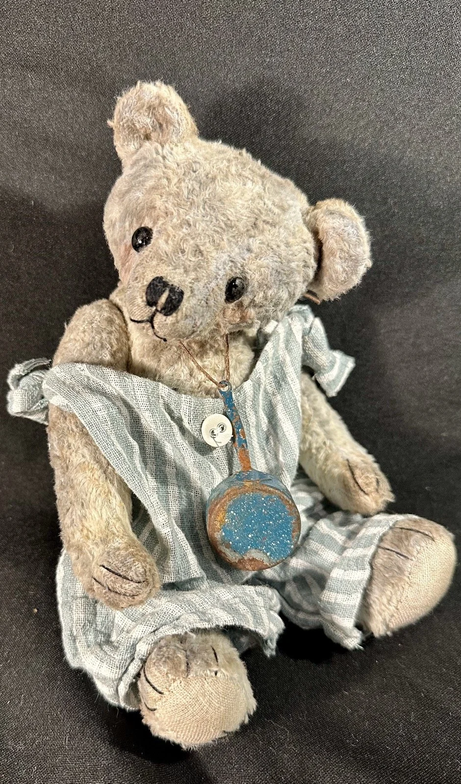 RESERVIERT - Ernst – ca. 22 cm groß, aus hellblauer Viskose, 5-fach gegliedert. Adoptionsgebühr: 98 €