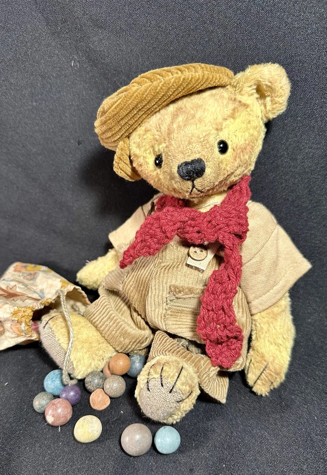 Eder aus Berlin mit Murmeln – ca. 20 cm groß, aus Viskose, 5-fach gegliedert. Adoptionsgebühr: 110 €