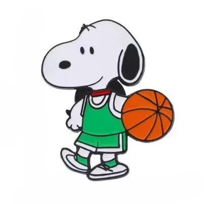 Épinglette émaillée Snoopy joue au basketball
