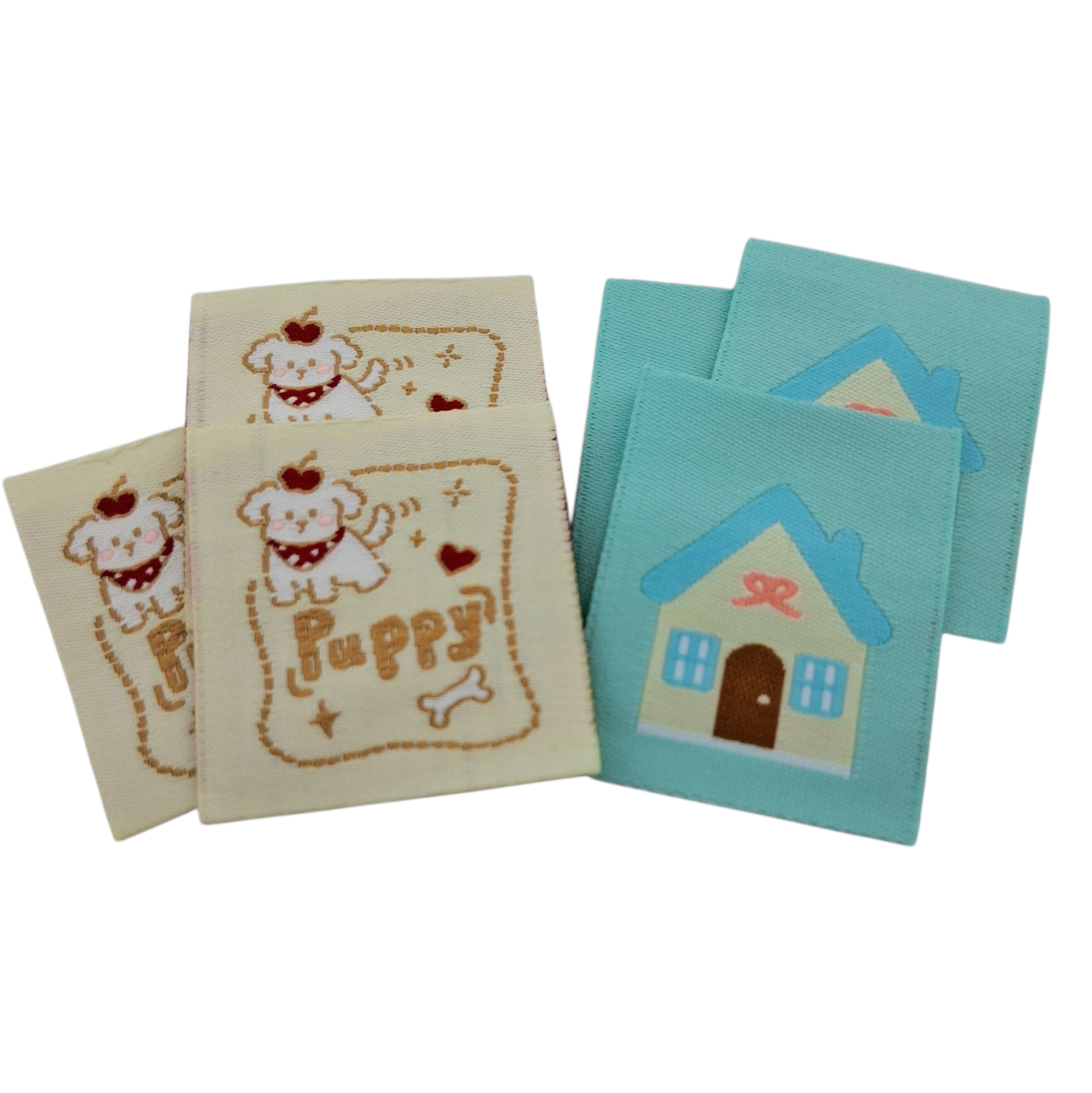 Étiquettes en tissu avec chiot et maison House and puppy fabric labels
