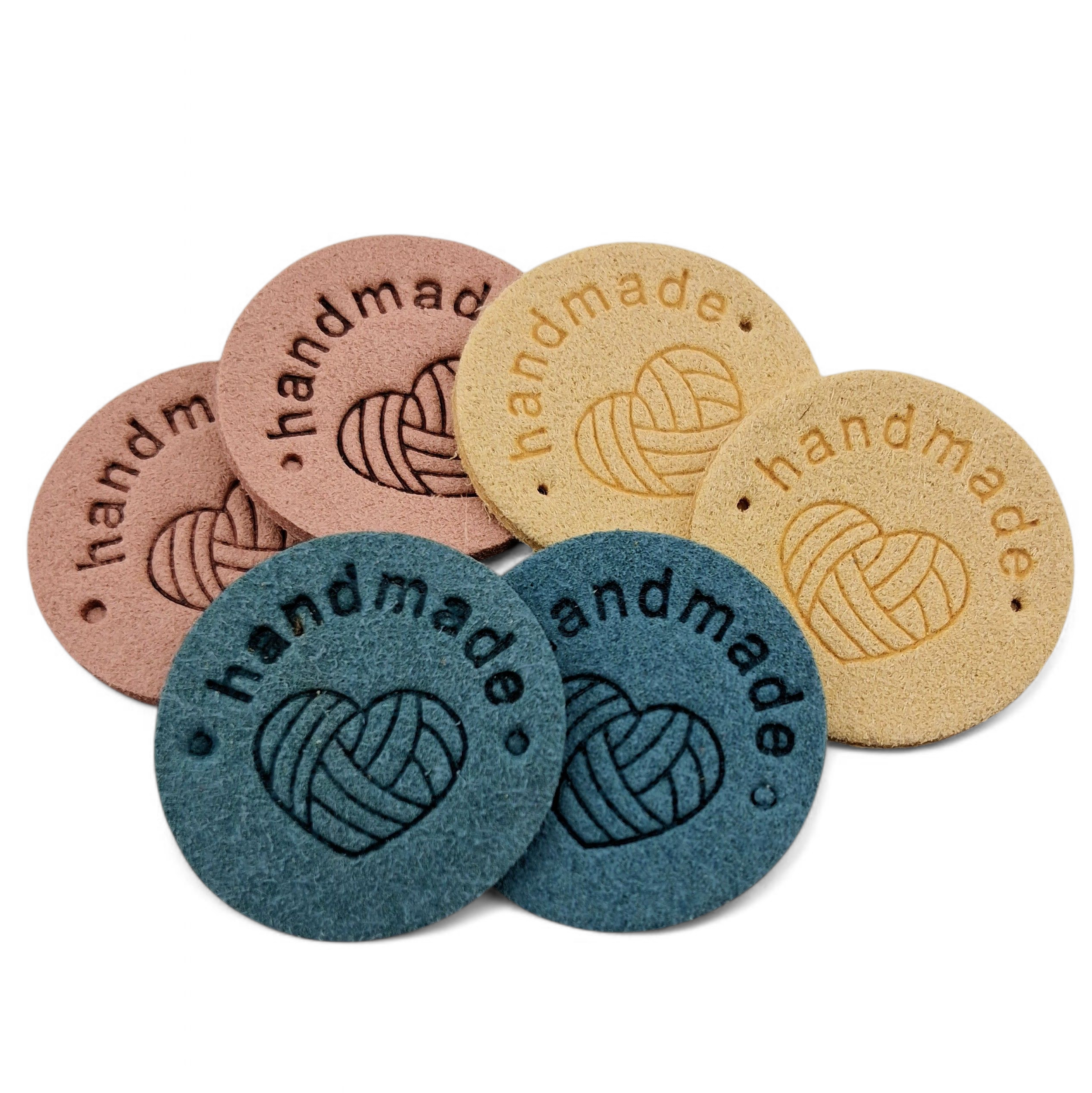 Étiquettes faux suede ronds beige jaune bleu Handmade beige yellow blue imitation suede leather labels
