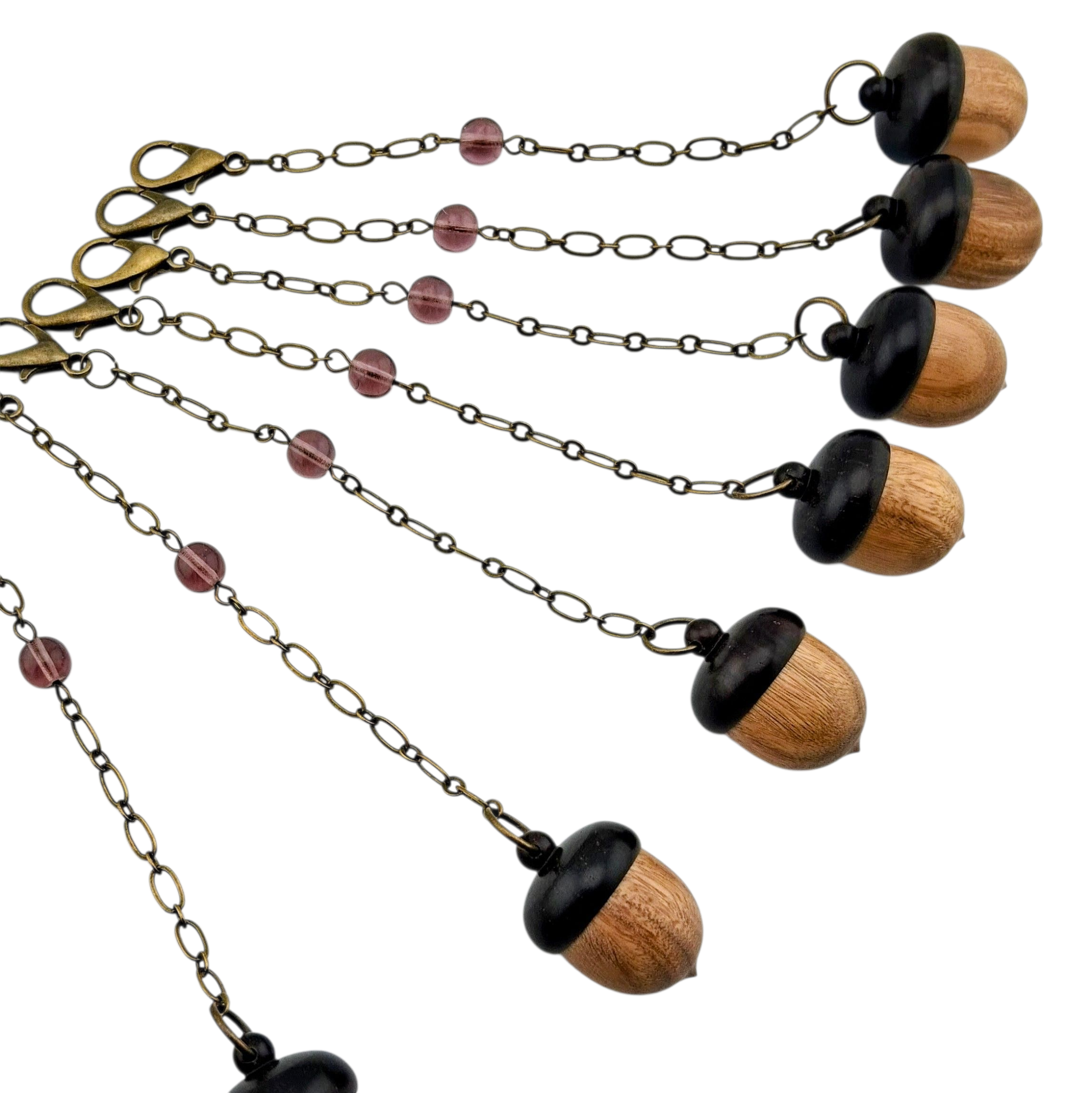 Breloque artisanale gland de chêne – avec mini marqueurs de mailles et bijou recyclé