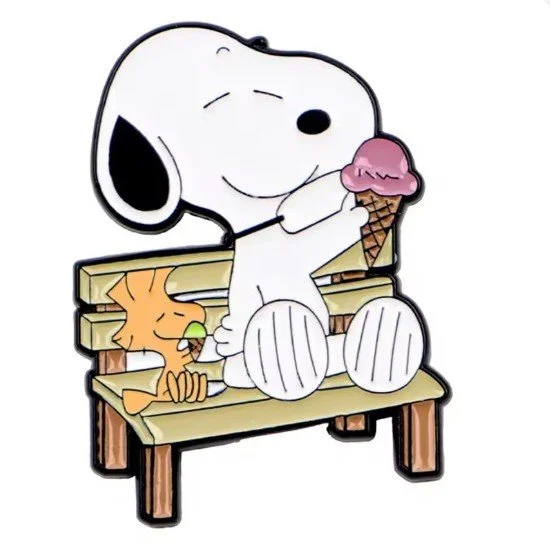 Épinglette émaillée Snoopy et Woodstock mangent une crème glacée
