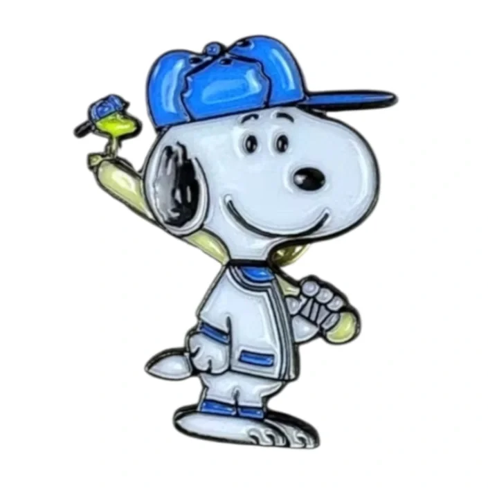 Épinglette émaillée Snoopy joueur de baseball