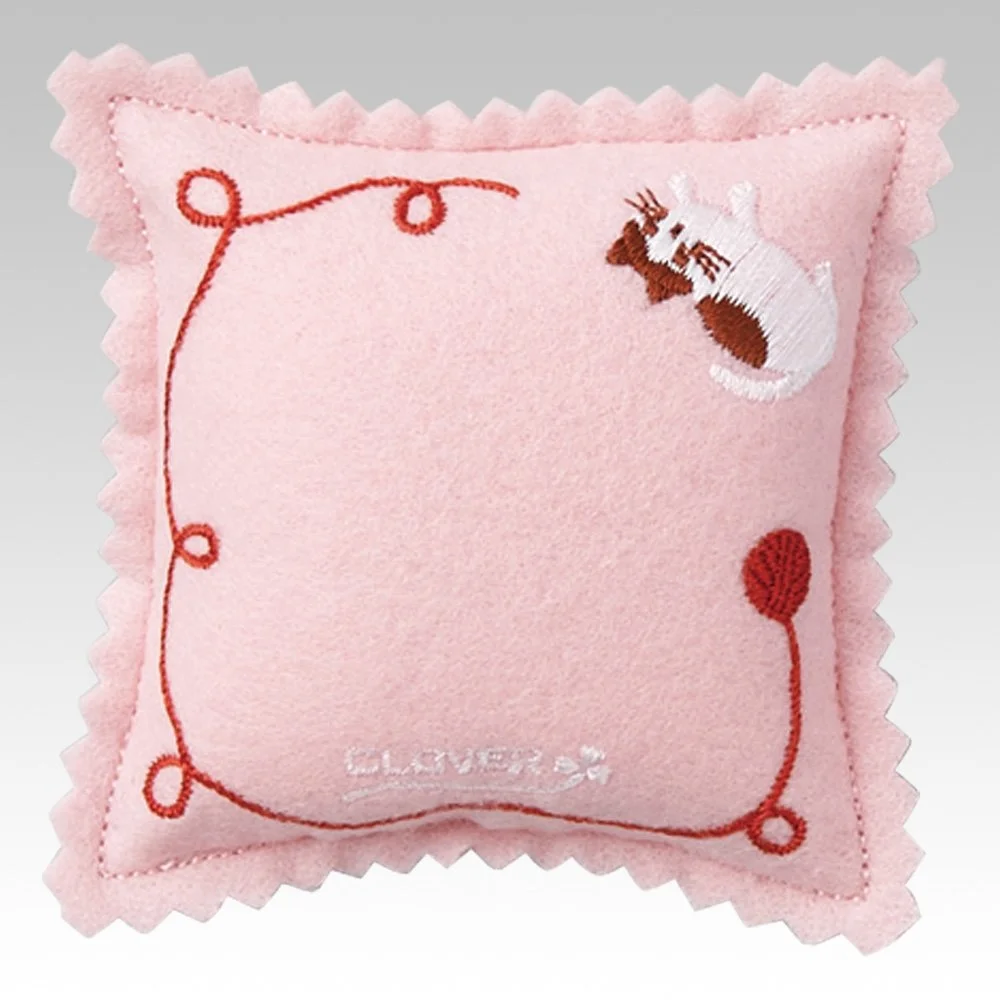 Coussin pique-aiguilles chat rose Clover pink cat felt pincushion