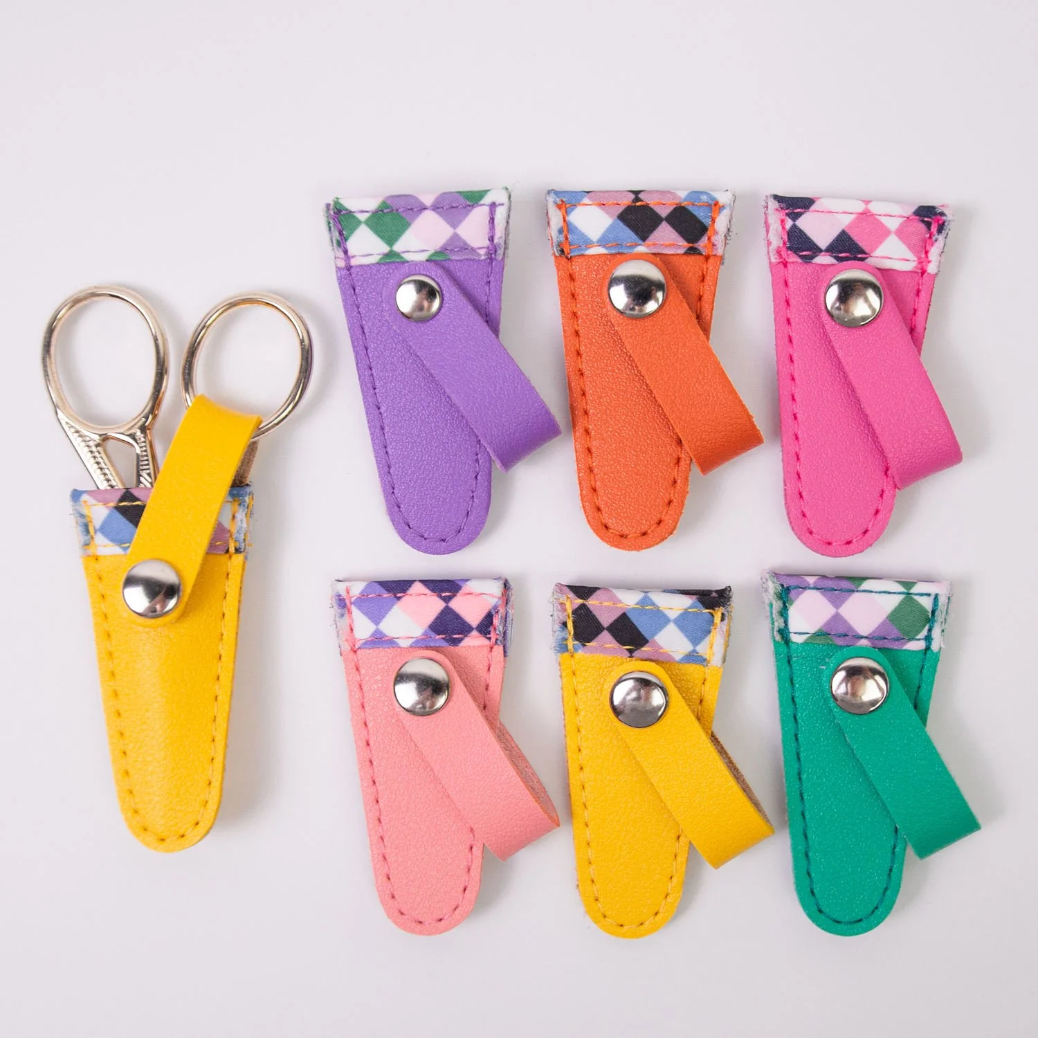 Étui pour ciseaux de broderie